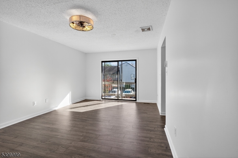 Franklin Twp., New Jersey, 08873, United States, 2 Bedrooms Bedrooms, ,3 BathroomsBathrooms,Residential,For Sale,1993021