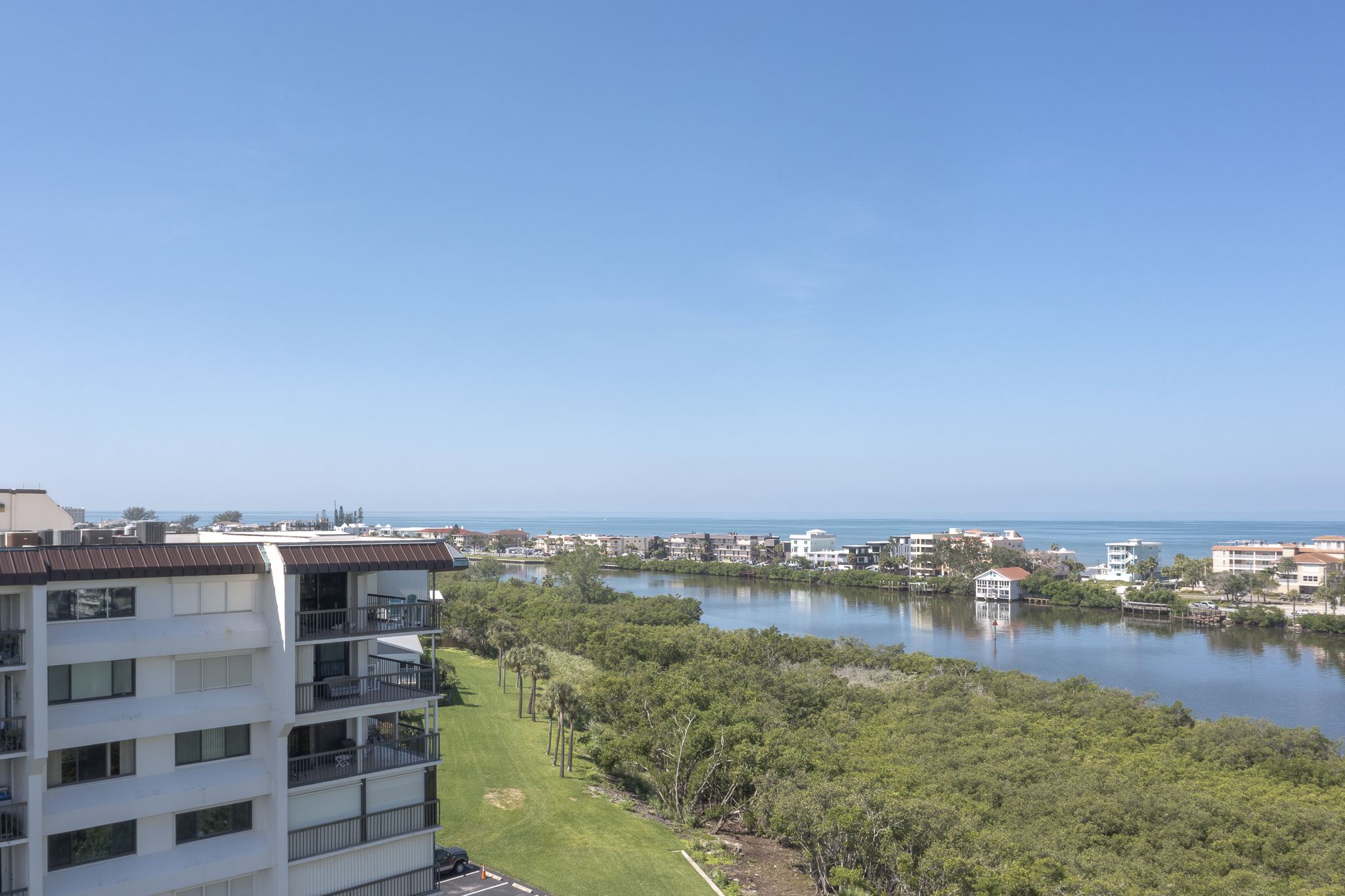 Largo, Florida, 33774, United States, 2 Bedrooms Bedrooms, ,2 BathroomsBathrooms,Residential,For Sale,1984220