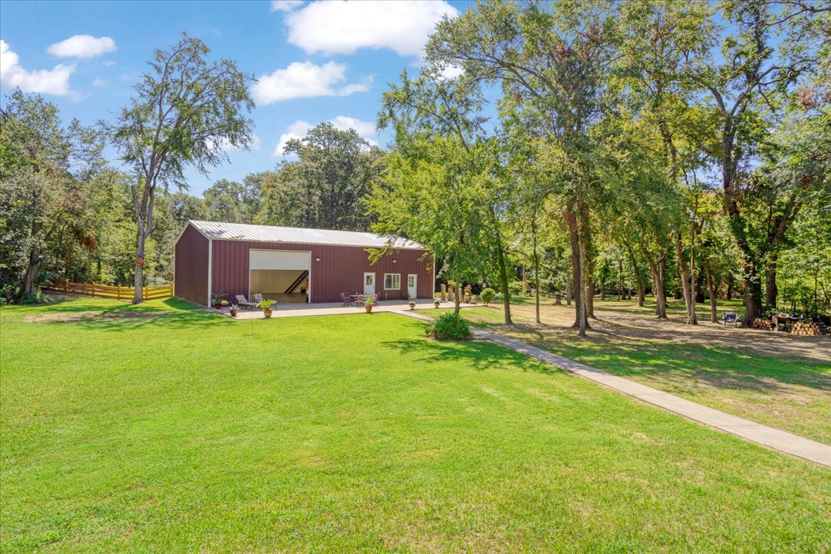 Bonham, Texas, 75418, United States, 6 Bedrooms Bedrooms, ,3 BathroomsBathrooms,Residential,For Sale,1983606