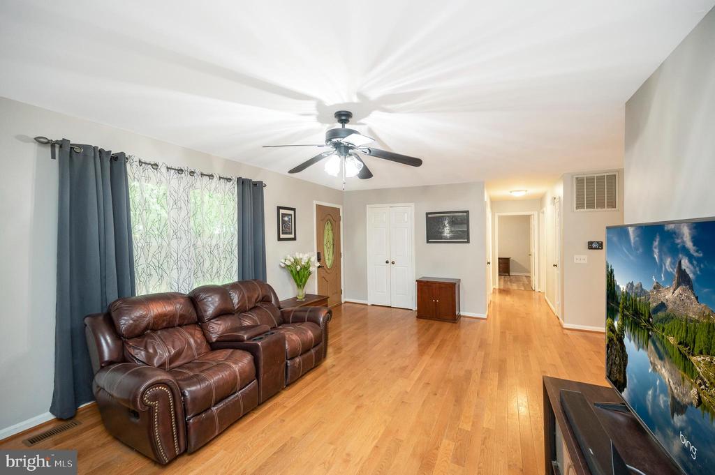 Fredericksburg, Virginia, 22406, United States, 3 Bedrooms Bedrooms, ,2 BathroomsBathrooms,Residential,For Sale,2049336
