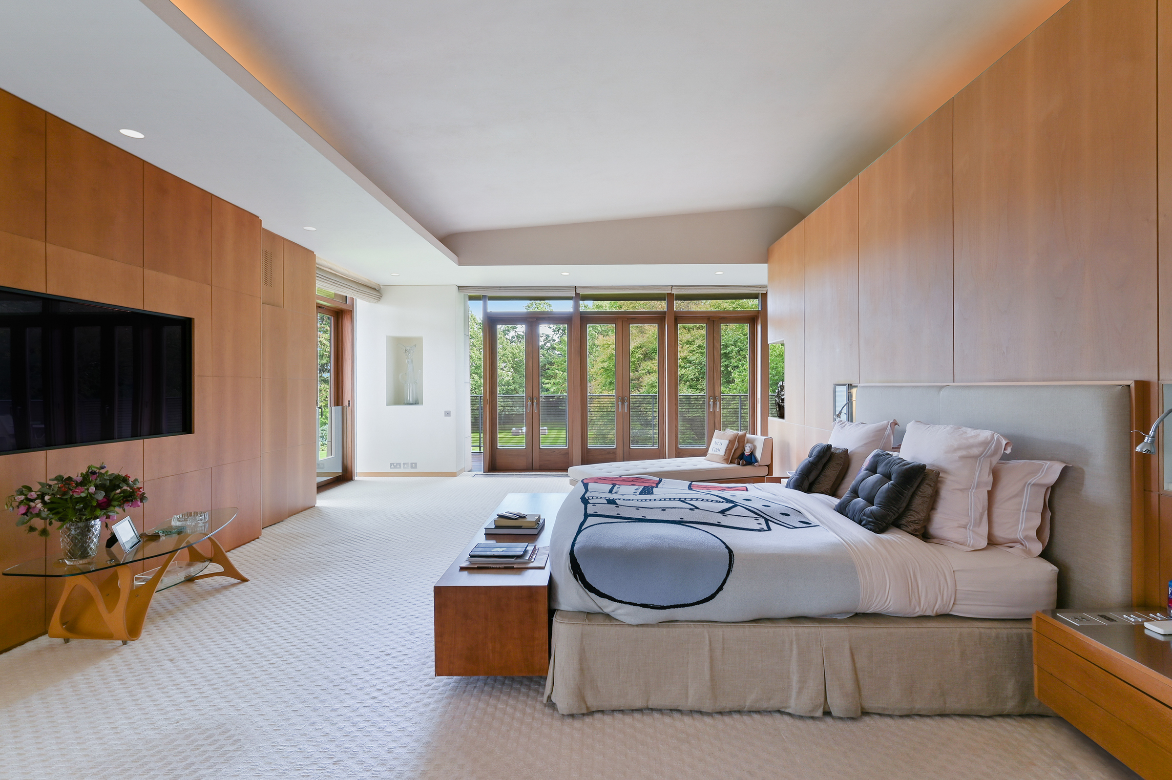  An architectural house on The Bishops Avenue with an indoor-outdoor pool - 物件實景