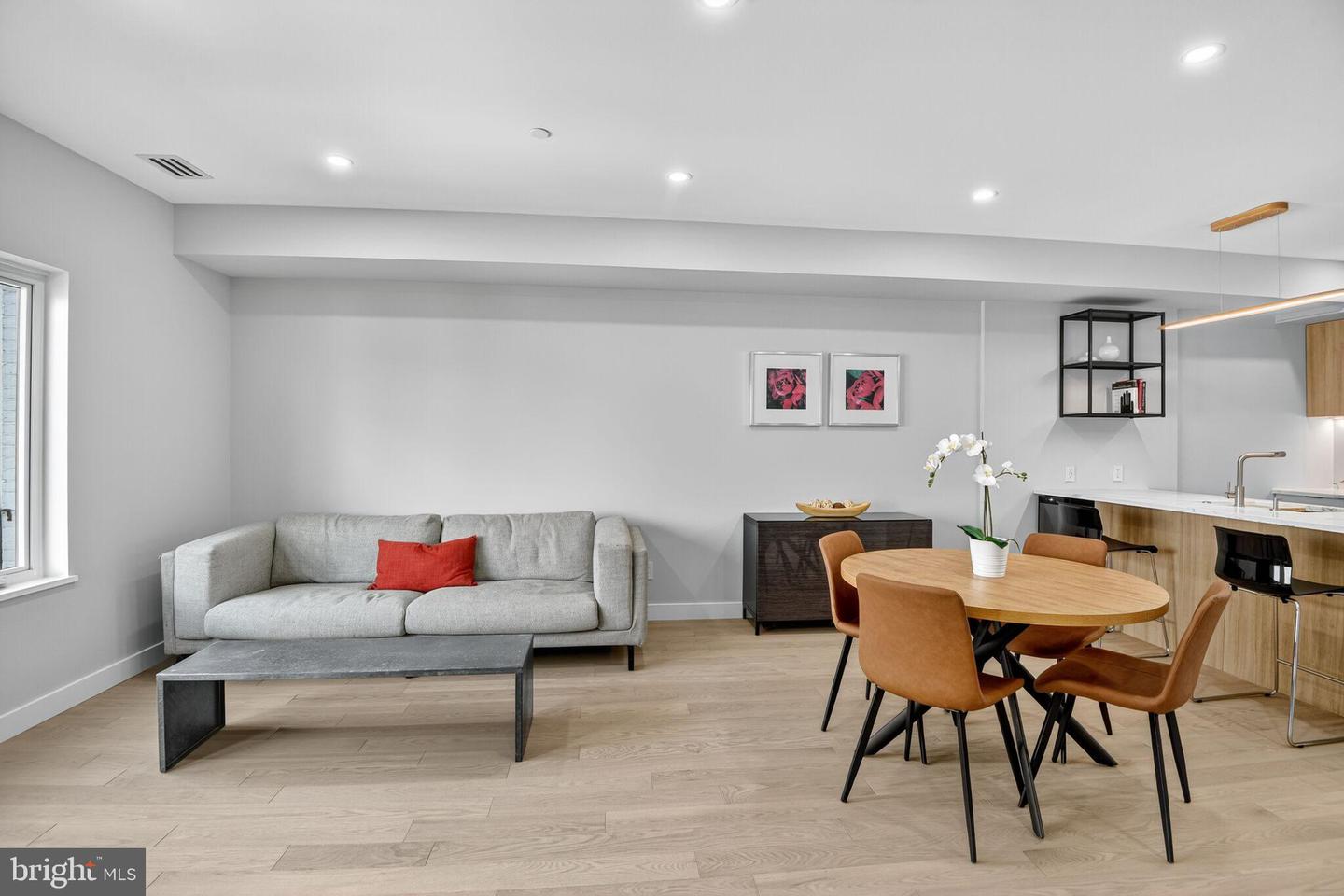 Washington, District of Columbia, 20010, United States, 3 Bedrooms Bedrooms, ,3 BathroomsBathrooms,Residential,For Sale,1938669