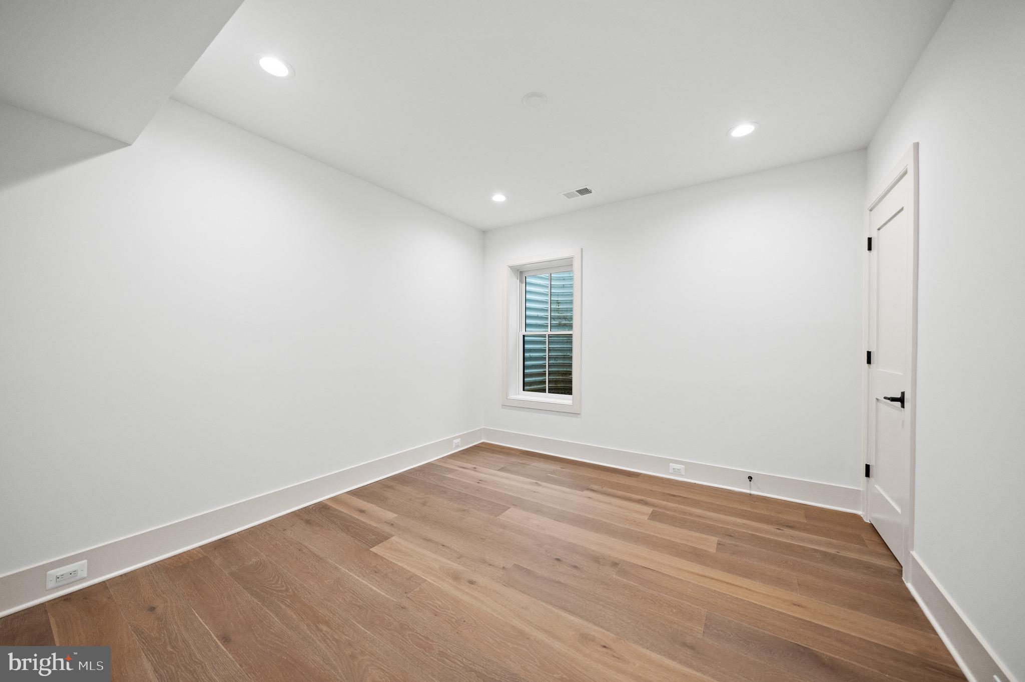 Arlington, Virginia, 22207, United States, 4 Bedrooms Bedrooms, ,5 BathroomsBathrooms,Residential,For Sale,1990203