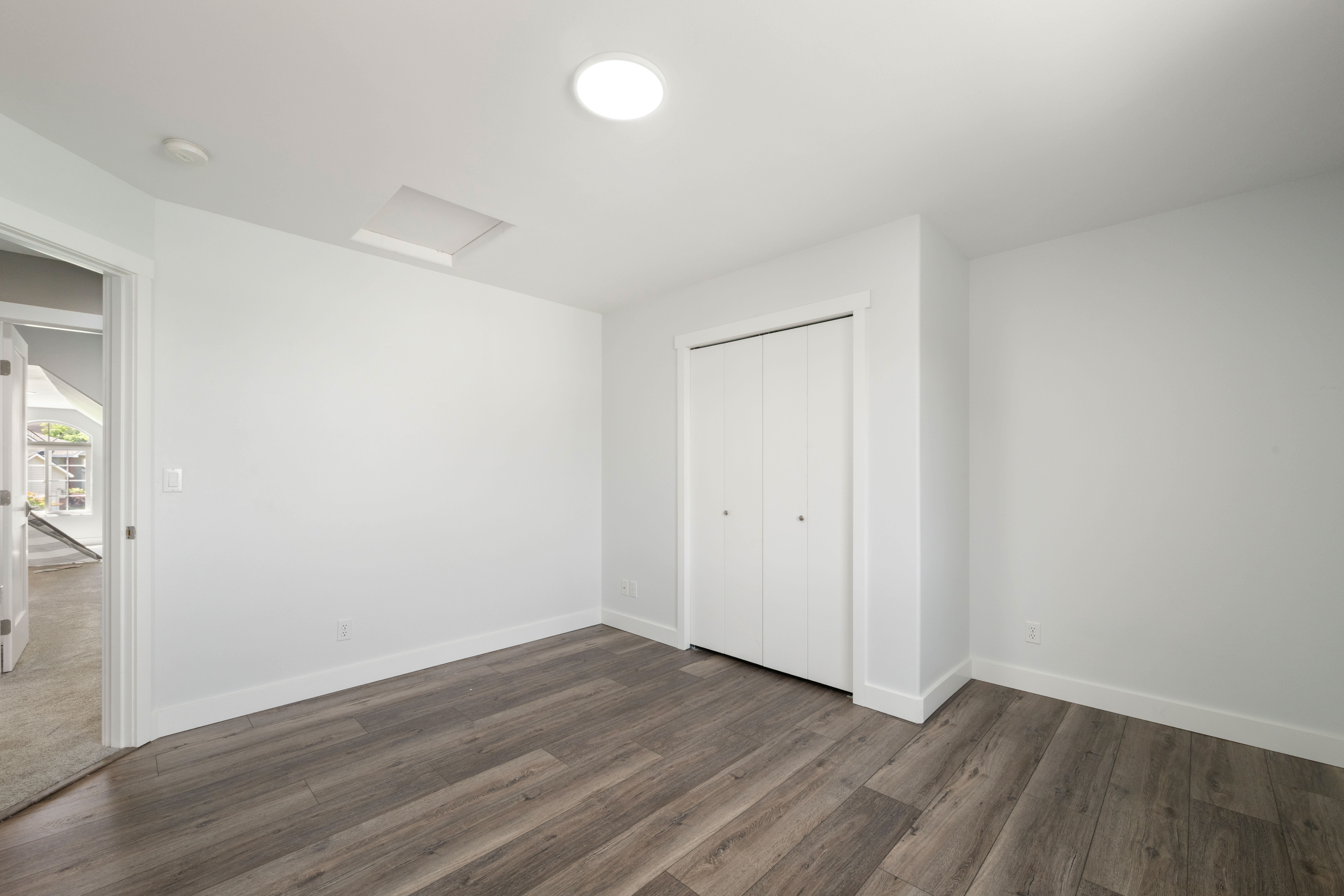  Prime Location, Private & Thoroughly Updated - 物件實景