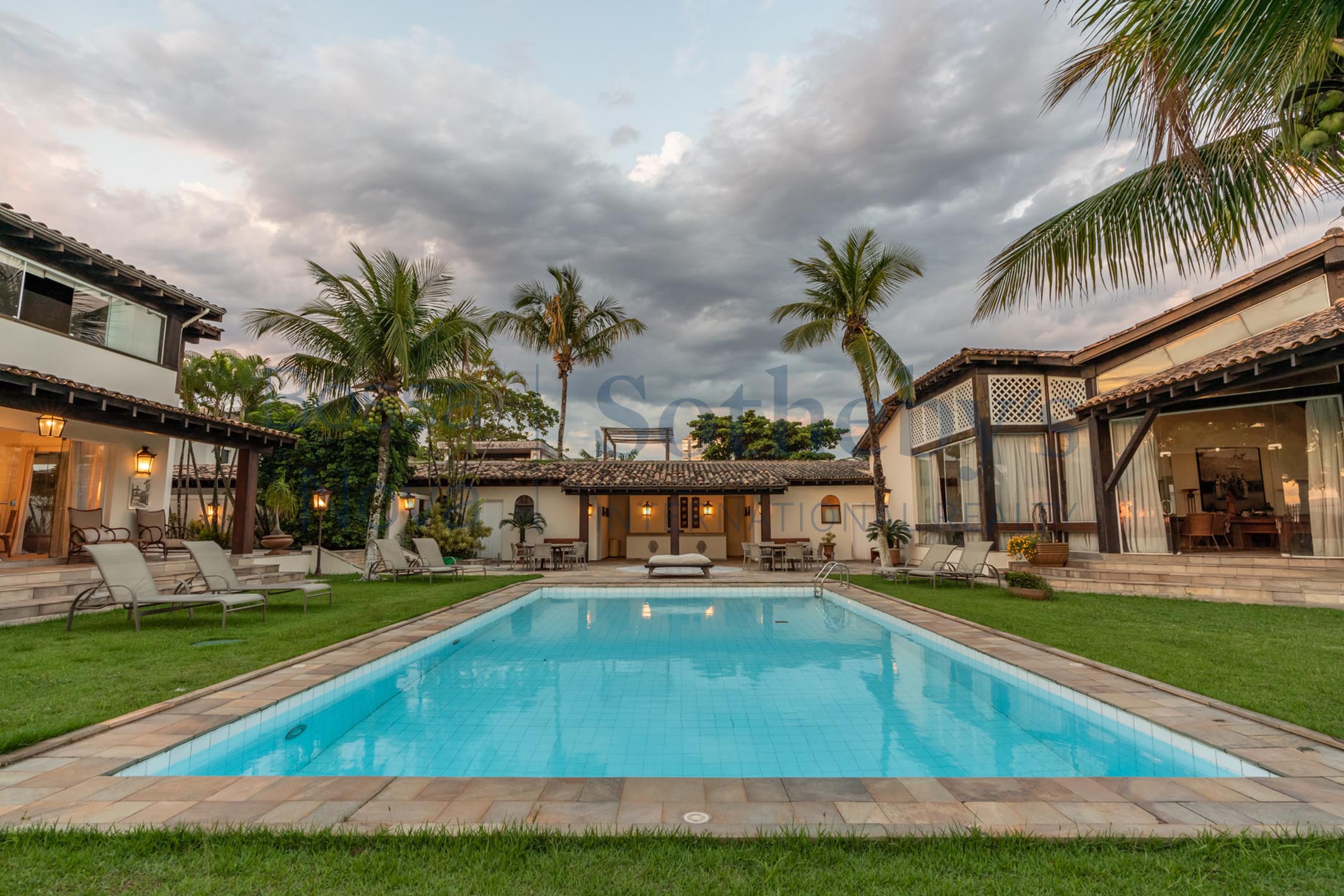  Large house with pool facing the sea - 物件實景