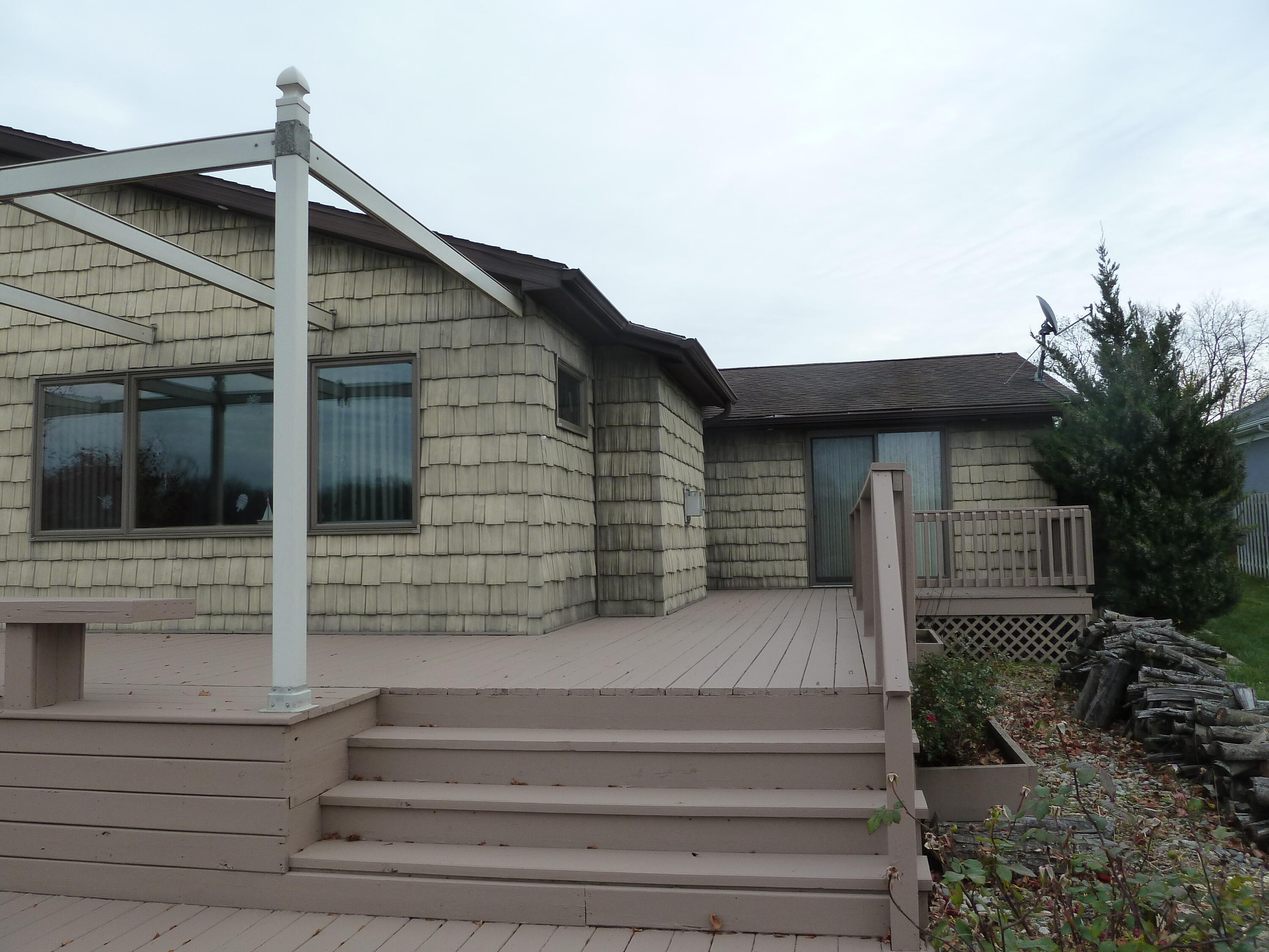 Camden, Michigan, 49232, United States, 5 Bedrooms Bedrooms, ,3 BathroomsBathrooms,Residential,For Sale,1887942