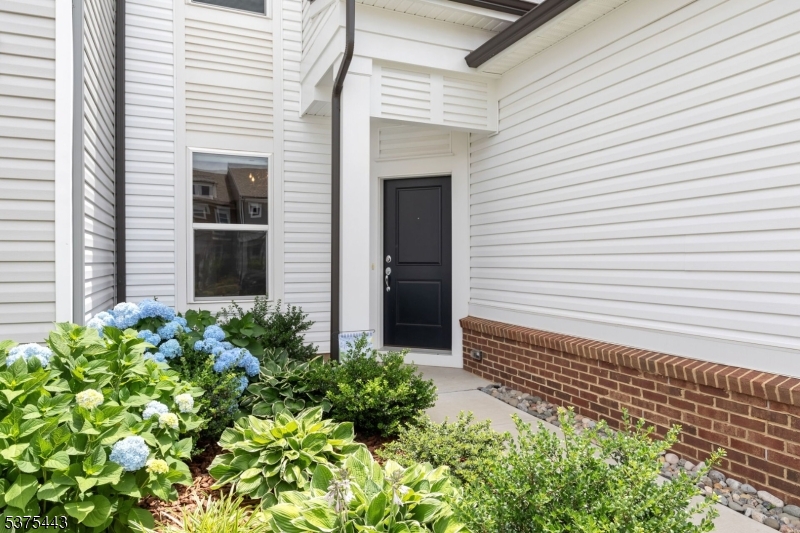 Florham Park Boro, New Jersey, 07932, United States, 2 Bedrooms Bedrooms, ,3 BathroomsBathrooms,Residential,For Sale,1917445