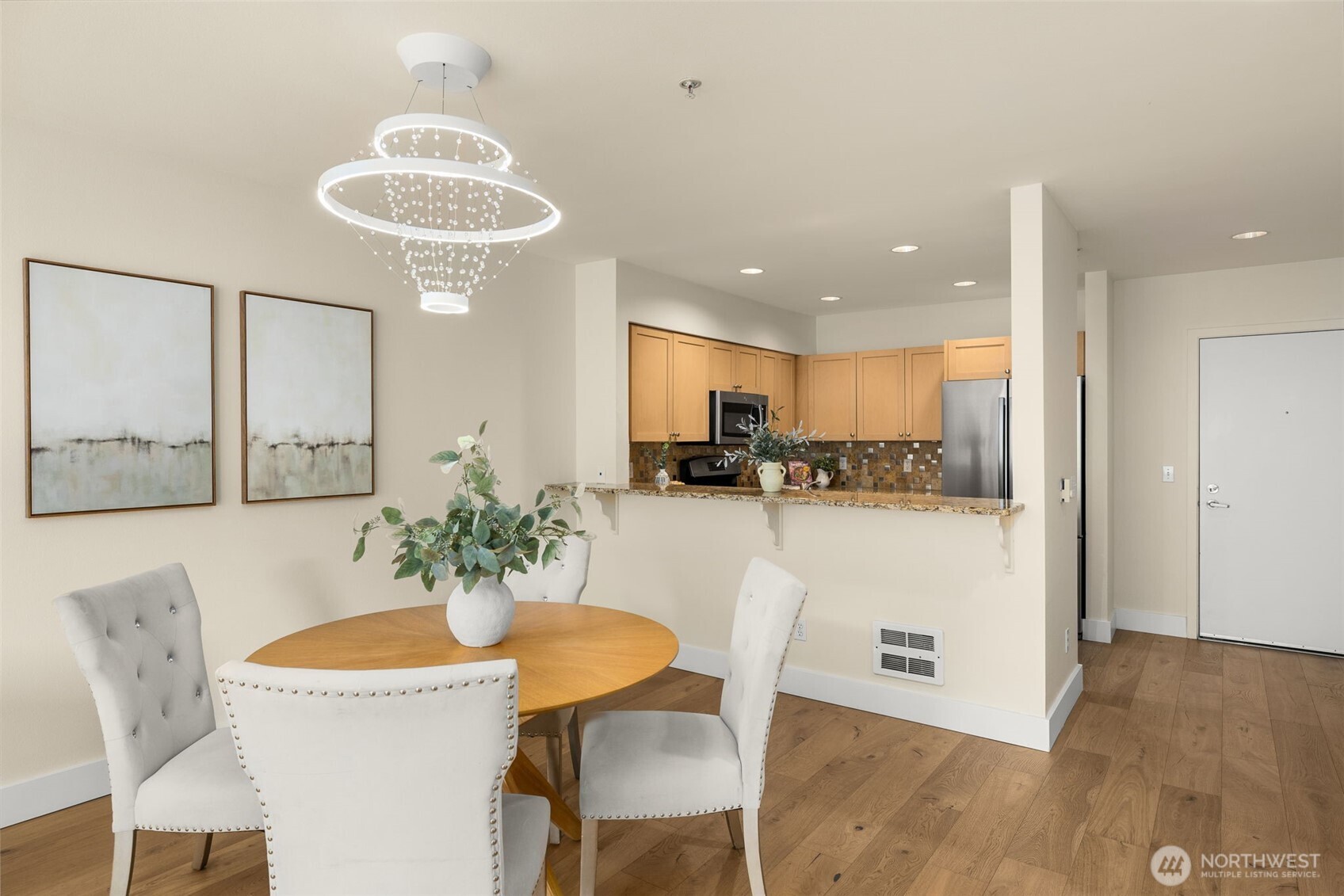 Kirkland, Washington, 98033, United States, 2 Bedrooms Bedrooms, ,2 BathroomsBathrooms,Residential,For Sale,1885386