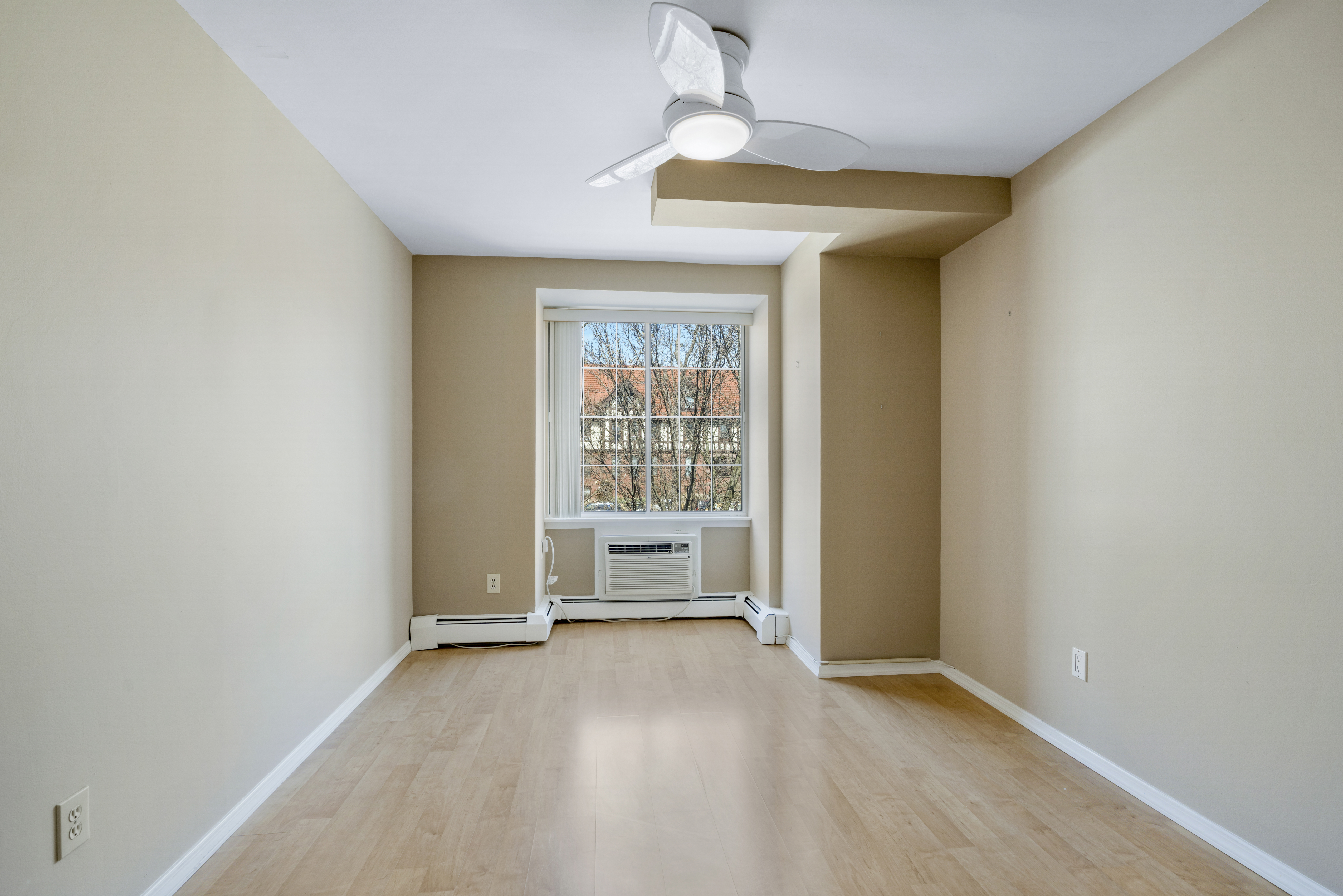  Two-Level Townhouse in White Plains - 物件實景