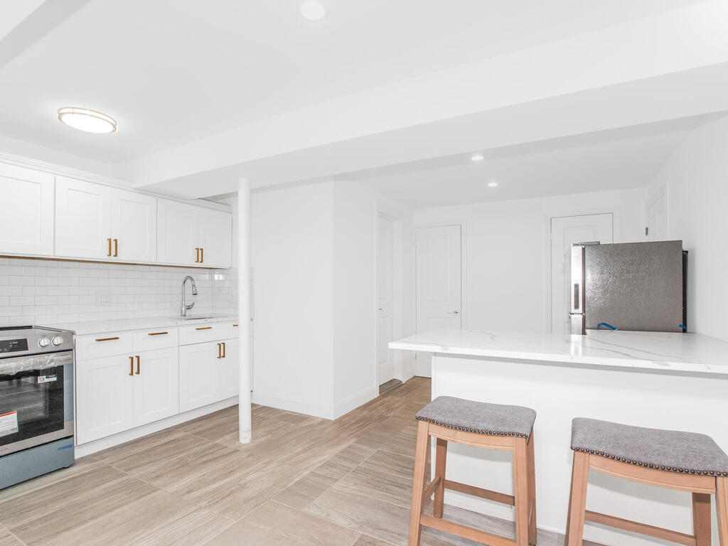 Yonkers, New York, 10701, United States, 6 Bedrooms Bedrooms, ,3 BathroomsBathrooms,Residential,For Sale,1904249