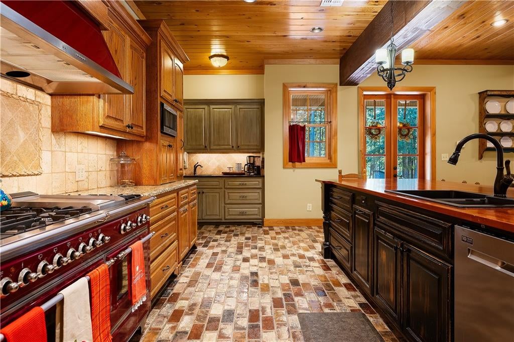 Trout, Louisiana, 71371, United States, 3 Bedrooms Bedrooms, ,4 BathroomsBathrooms,Residential,For Sale,1982667