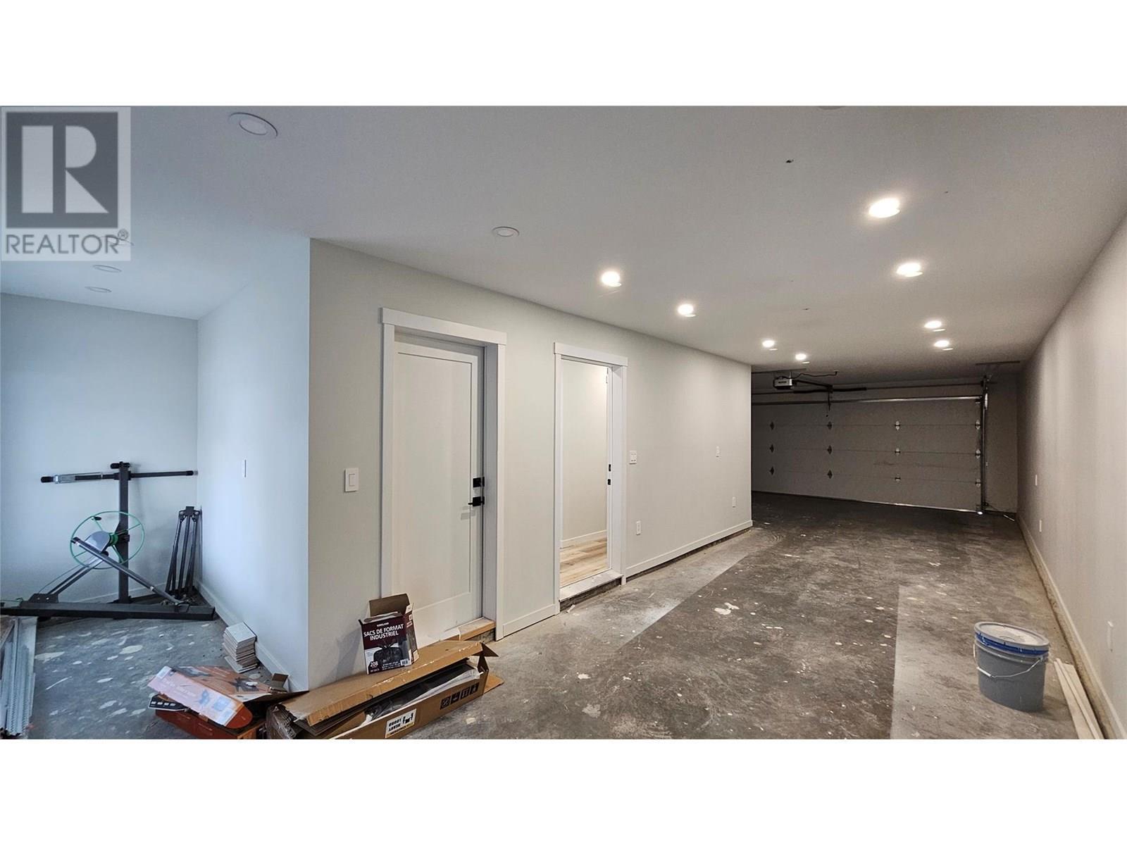 KELOWNA, British Columbia, V1Z 3R8, CA, 3 Bedrooms Bedrooms, ,2 BathroomsBathrooms,Residential,For Sale,1865801