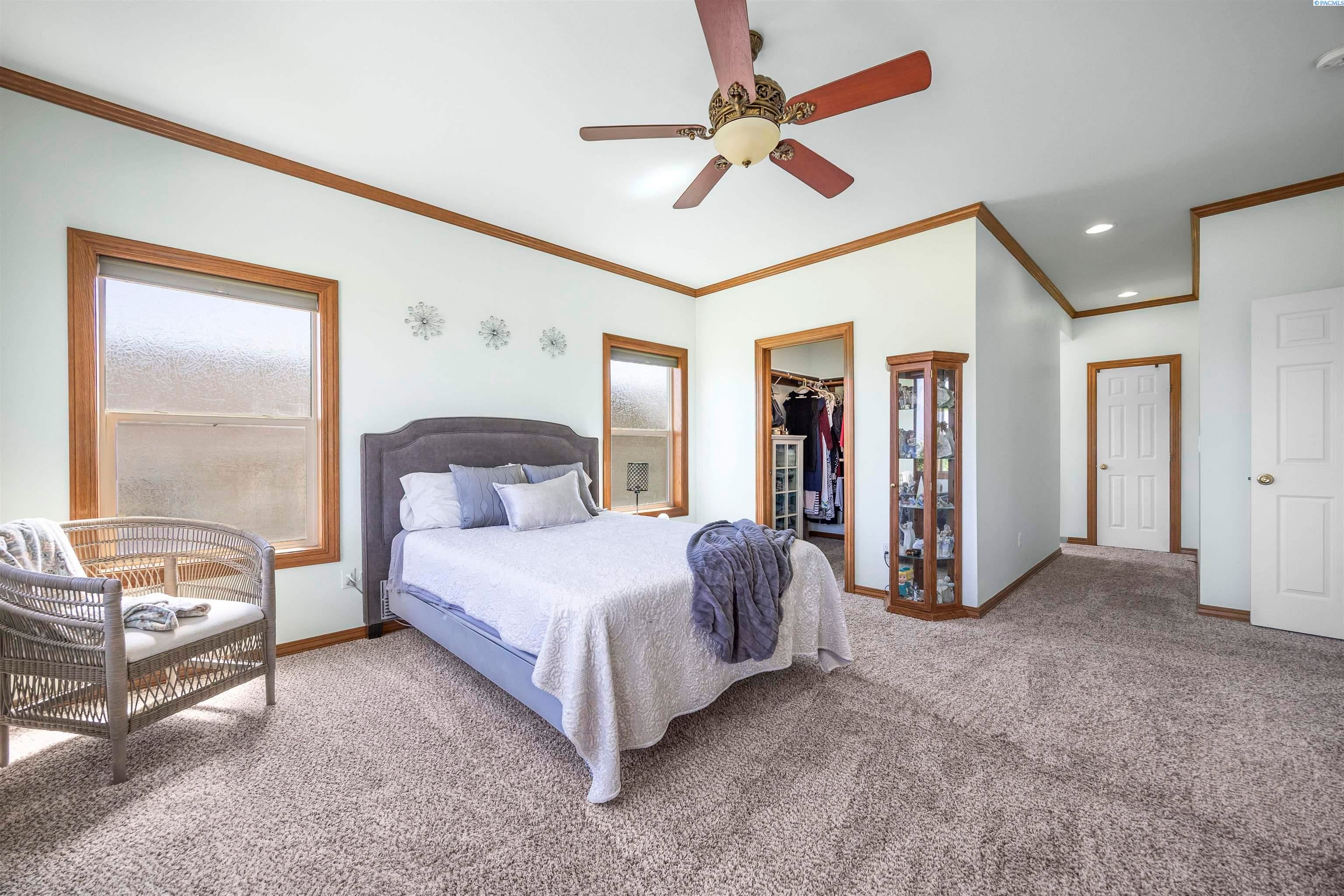 Richland, Washington, 99354, United States, 4 Bedrooms Bedrooms, ,3 BathroomsBathrooms,Residential,For Sale,1998079