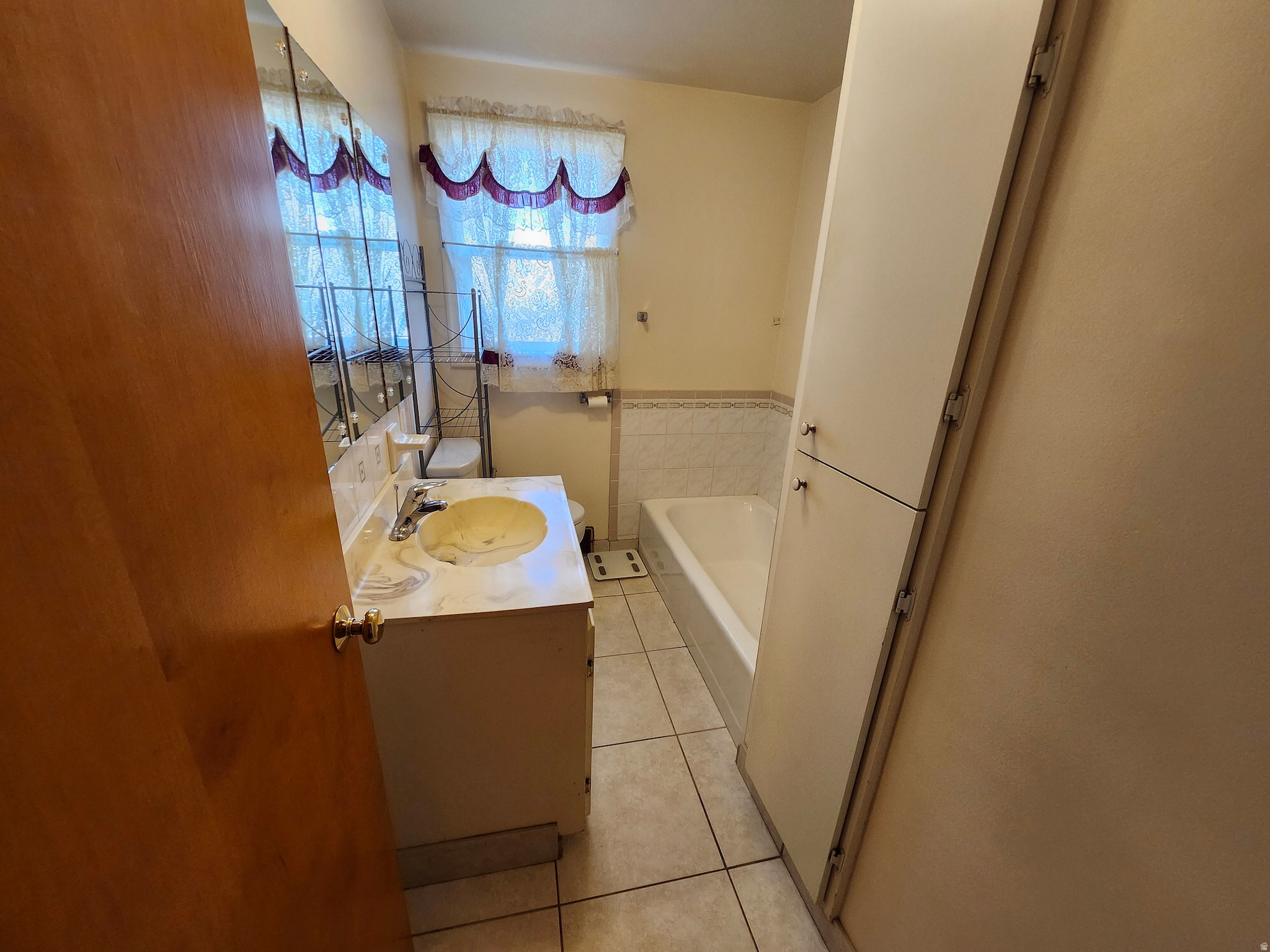 Morgan, Utah, 84050, United States, 5 Bedrooms Bedrooms, ,1 BathroomBathrooms,Residential,For Sale,1991972