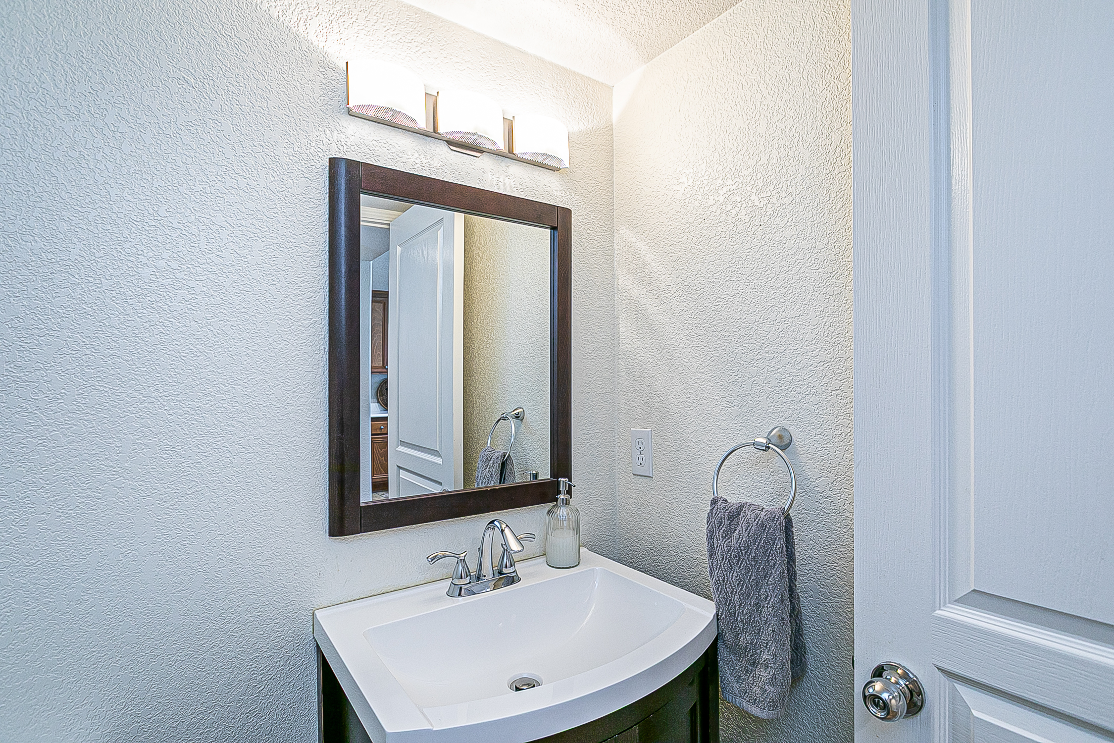 Lompoc, California, 93436, United States, 4 Bedrooms Bedrooms, ,3 BathroomsBathrooms,Residential,For Sale,1924716