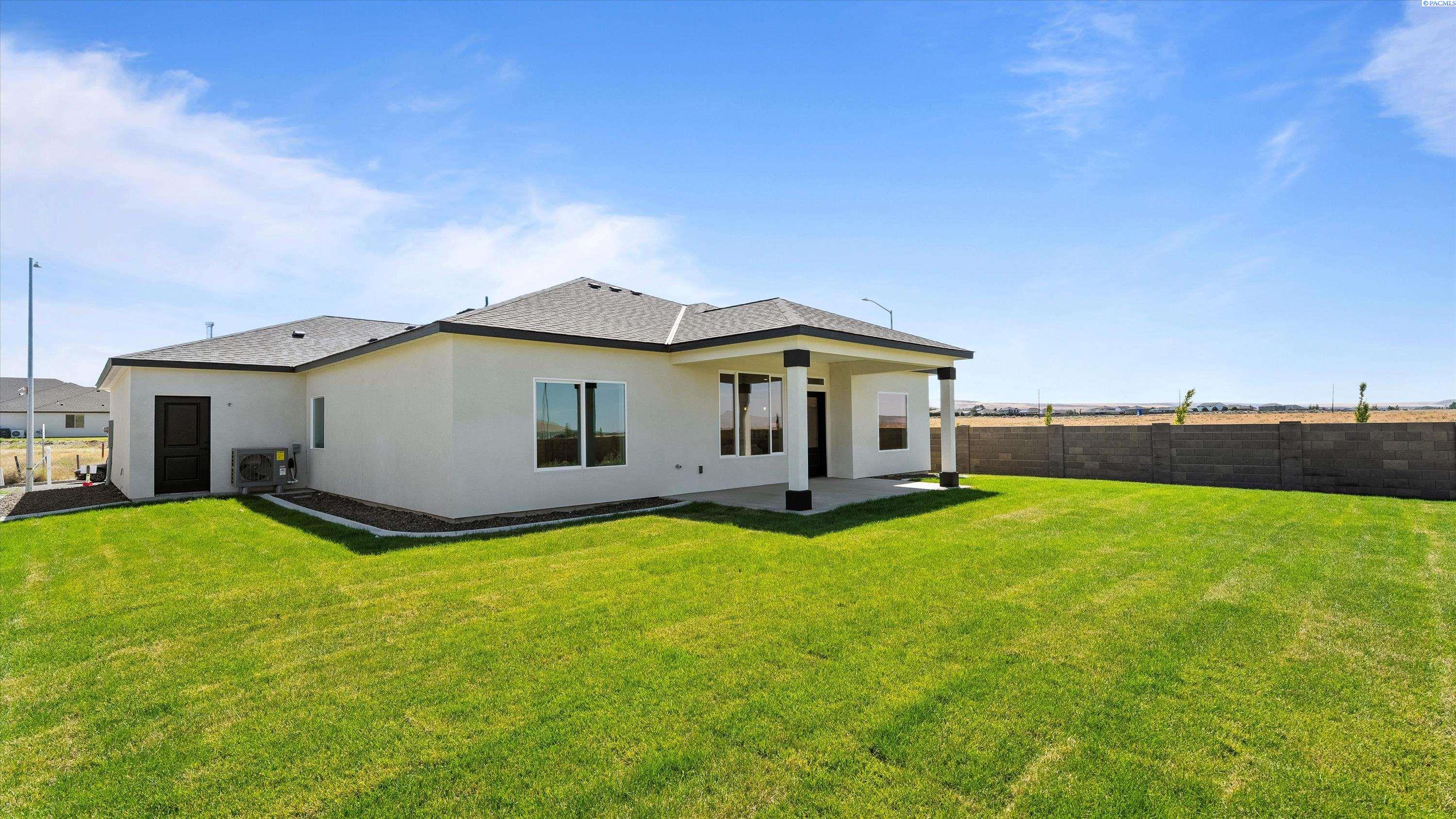 Richland, Washington, 99352, United States, 3 Bedrooms Bedrooms, ,2 BathroomsBathrooms,Residential,For Sale,1883404