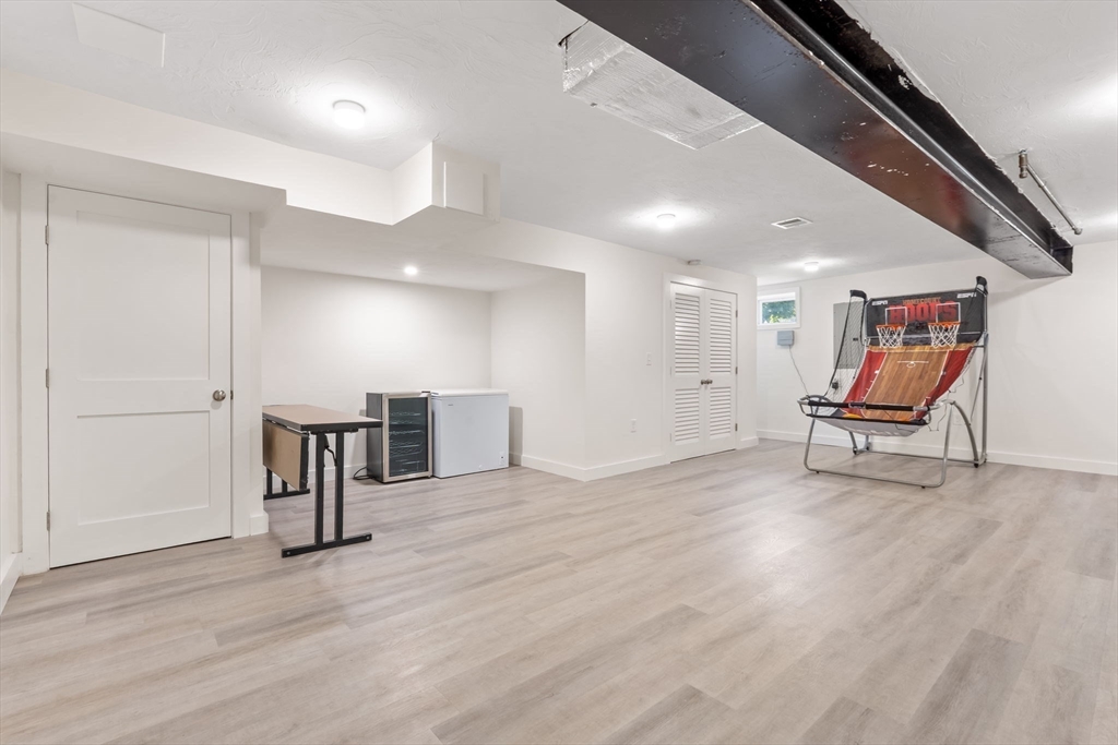 Sandwich, Massachusetts, 02563, United States, 4 Bedrooms Bedrooms, ,4 BathroomsBathrooms,Residential,For Sale,1981432