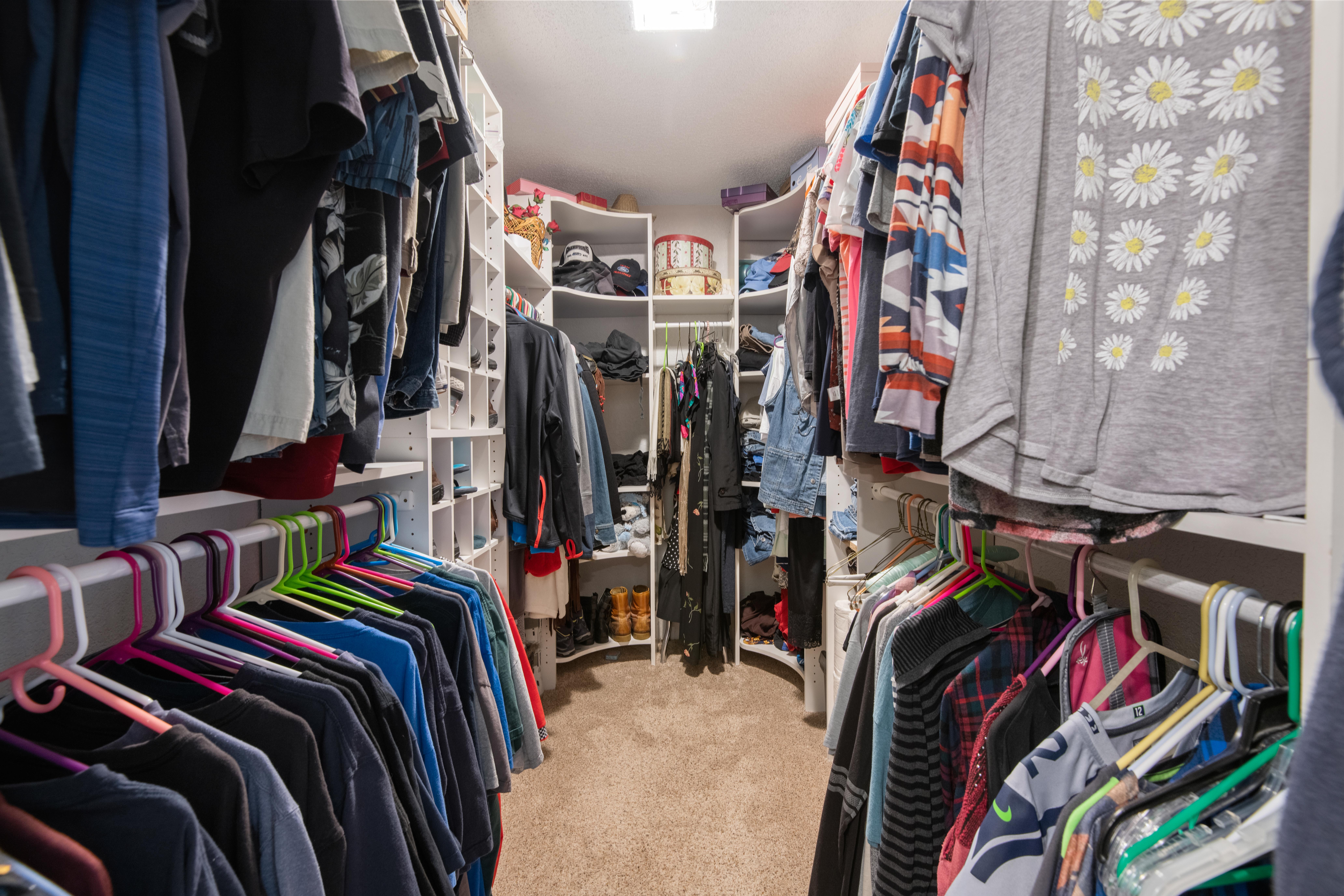  Property with a POOL and room for a shop - 物件實景