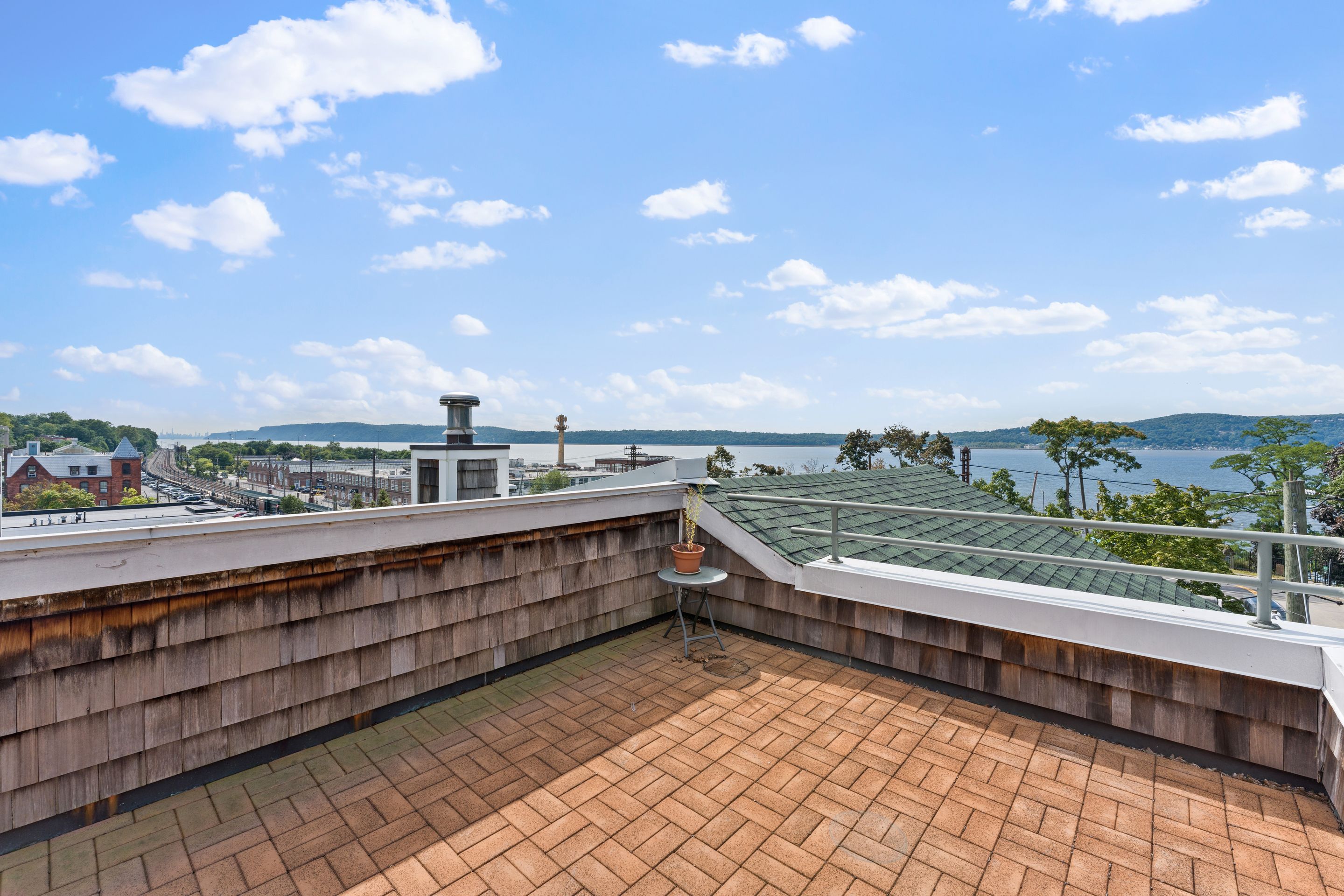  27 N Buckhout Street - 物件實景