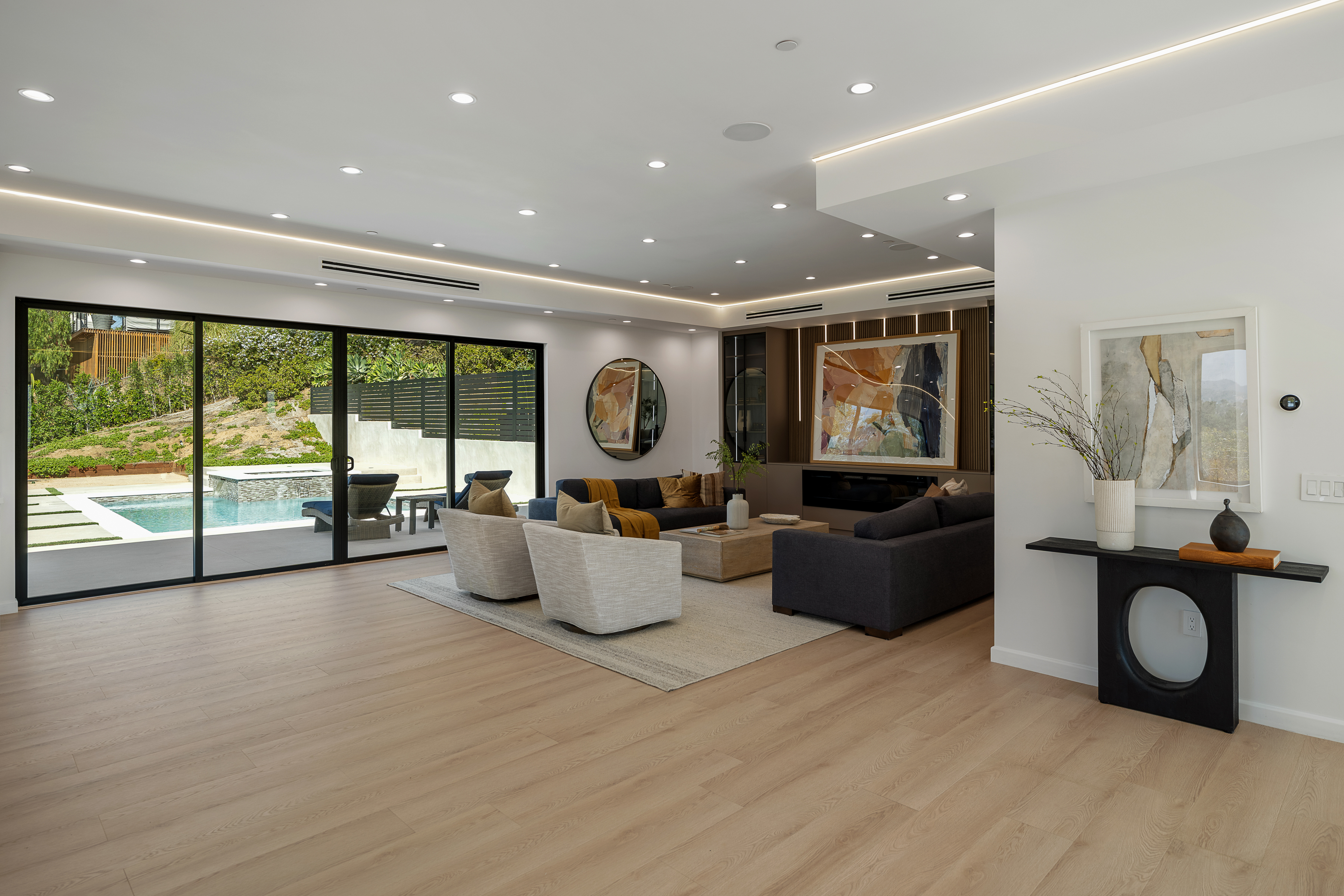  2119 Ewing St - 物件實景