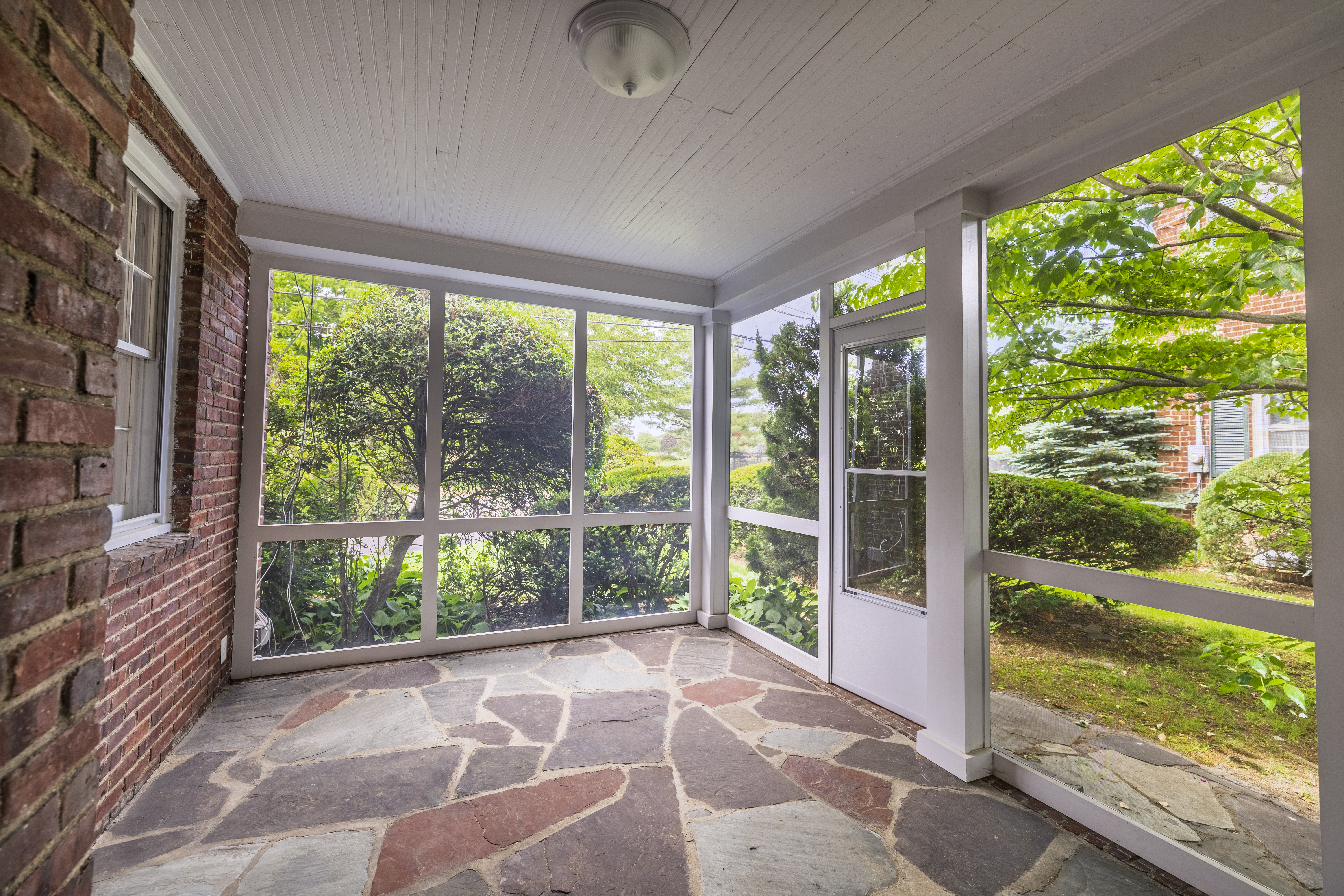  210 Demott Avenue, Rockville Centre, NY, 11570 - 物件實景