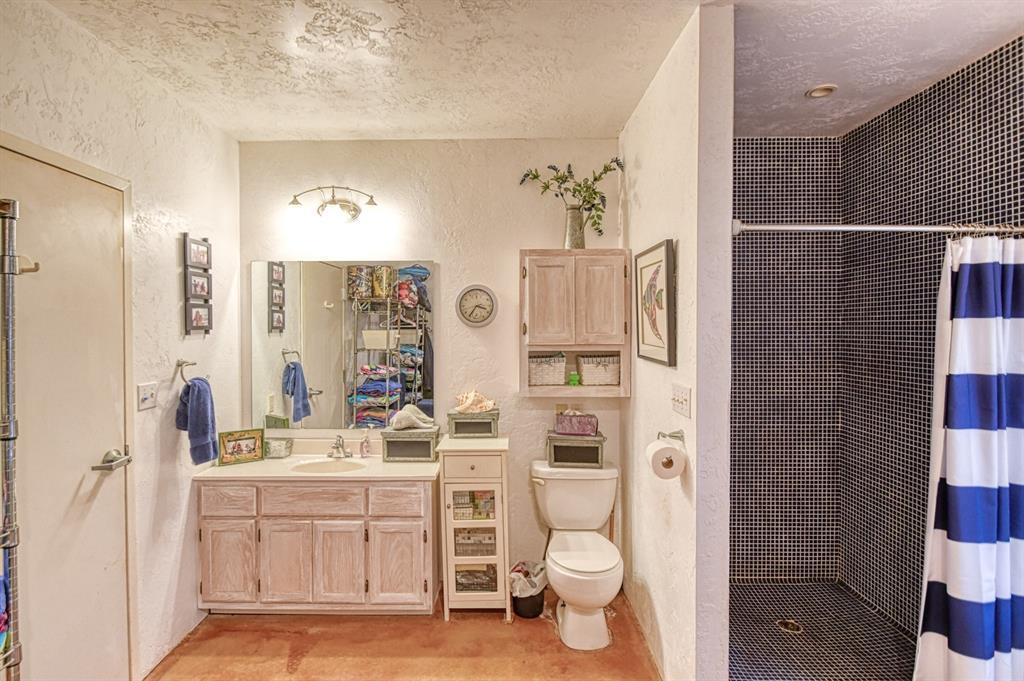Chickasha, Oklahoma, 73018, United States, 4 Bedrooms Bedrooms, ,5 BathroomsBathrooms,Residential,For Sale,1921713