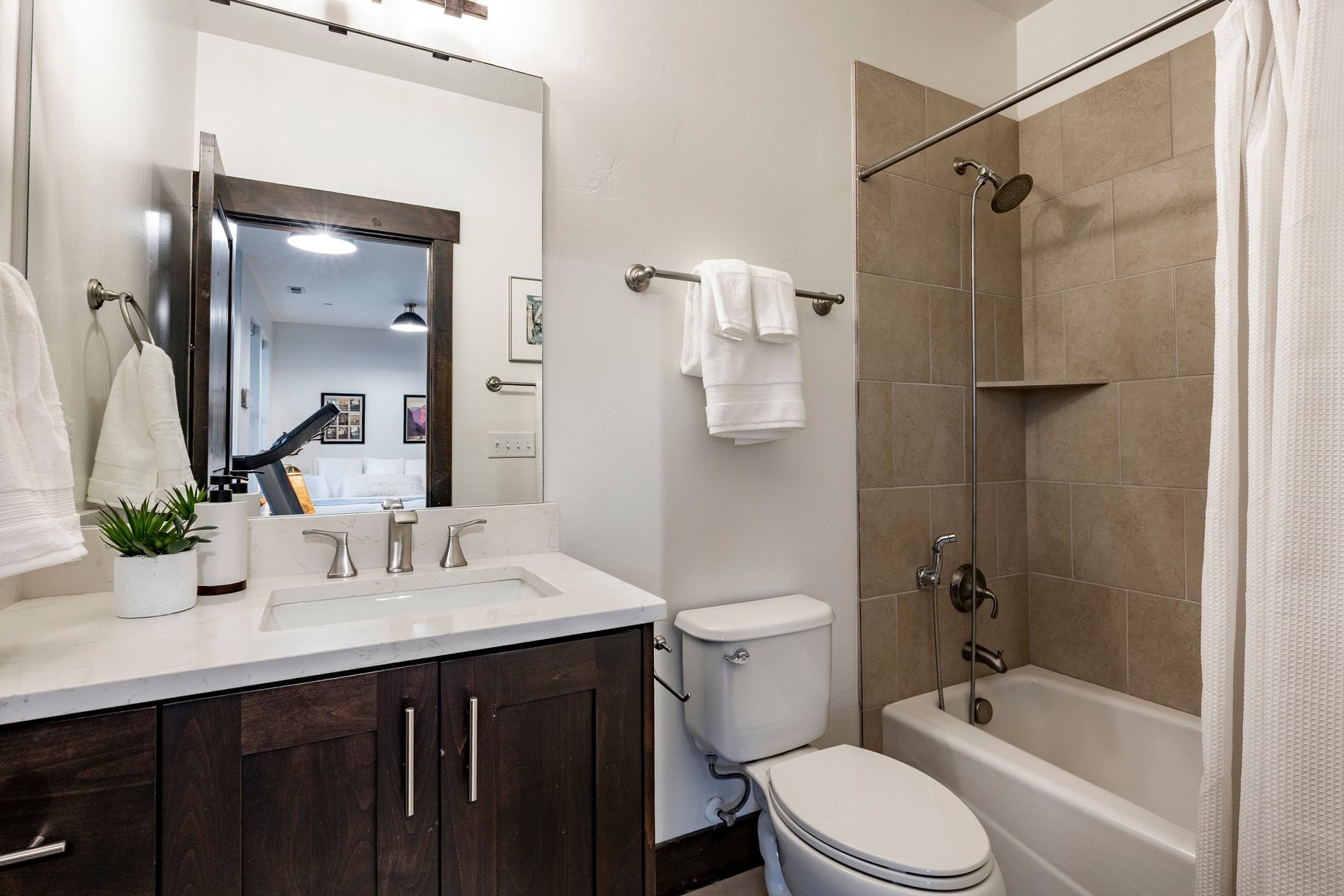  Renovated Furnished Townhome on Premium Lot with Easy Ski Access - 物件實景