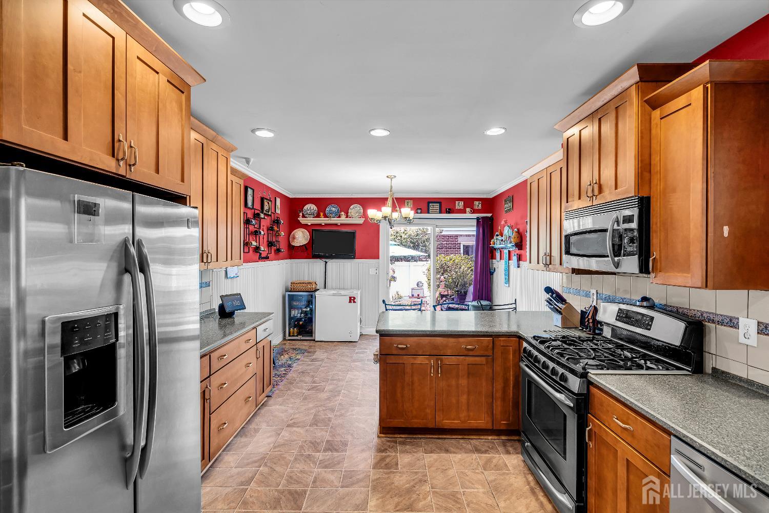 Woodbridge Proper, New Jersey, 07095, United States, 5 Bedrooms Bedrooms, ,2 BathroomsBathrooms,Residential,For Sale,1906051