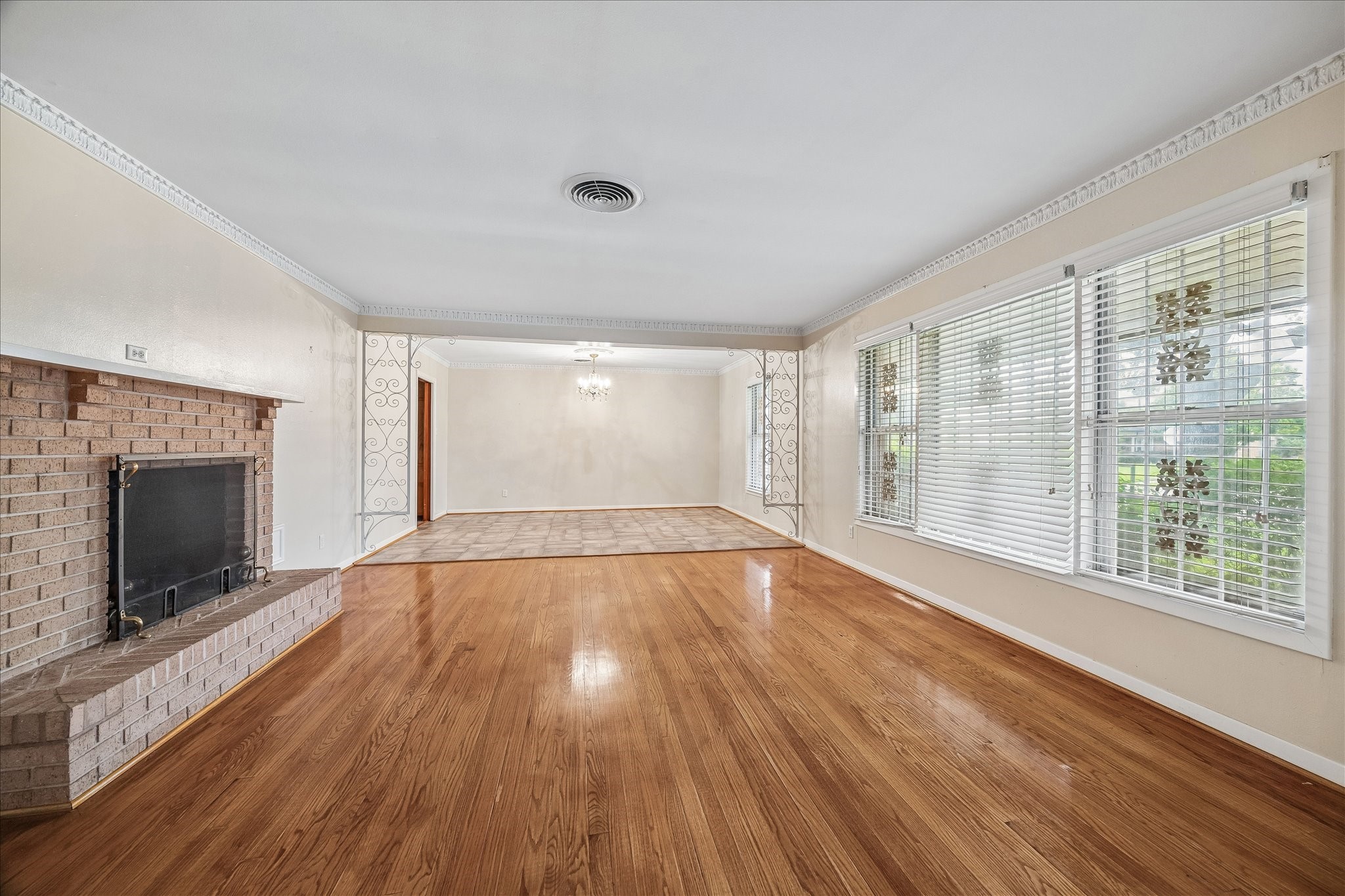  3715 Woodvalley Drive - 物件實景