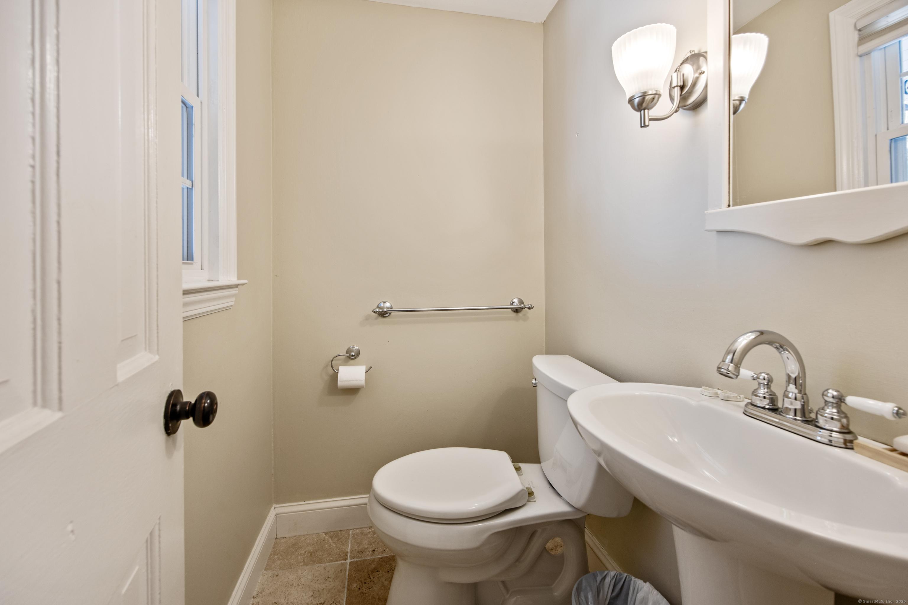 West Hartford, Connecticut, 06117, United States, 3 Bedrooms Bedrooms, ,3 BathroomsBathrooms,Residential,For Sale,1980487