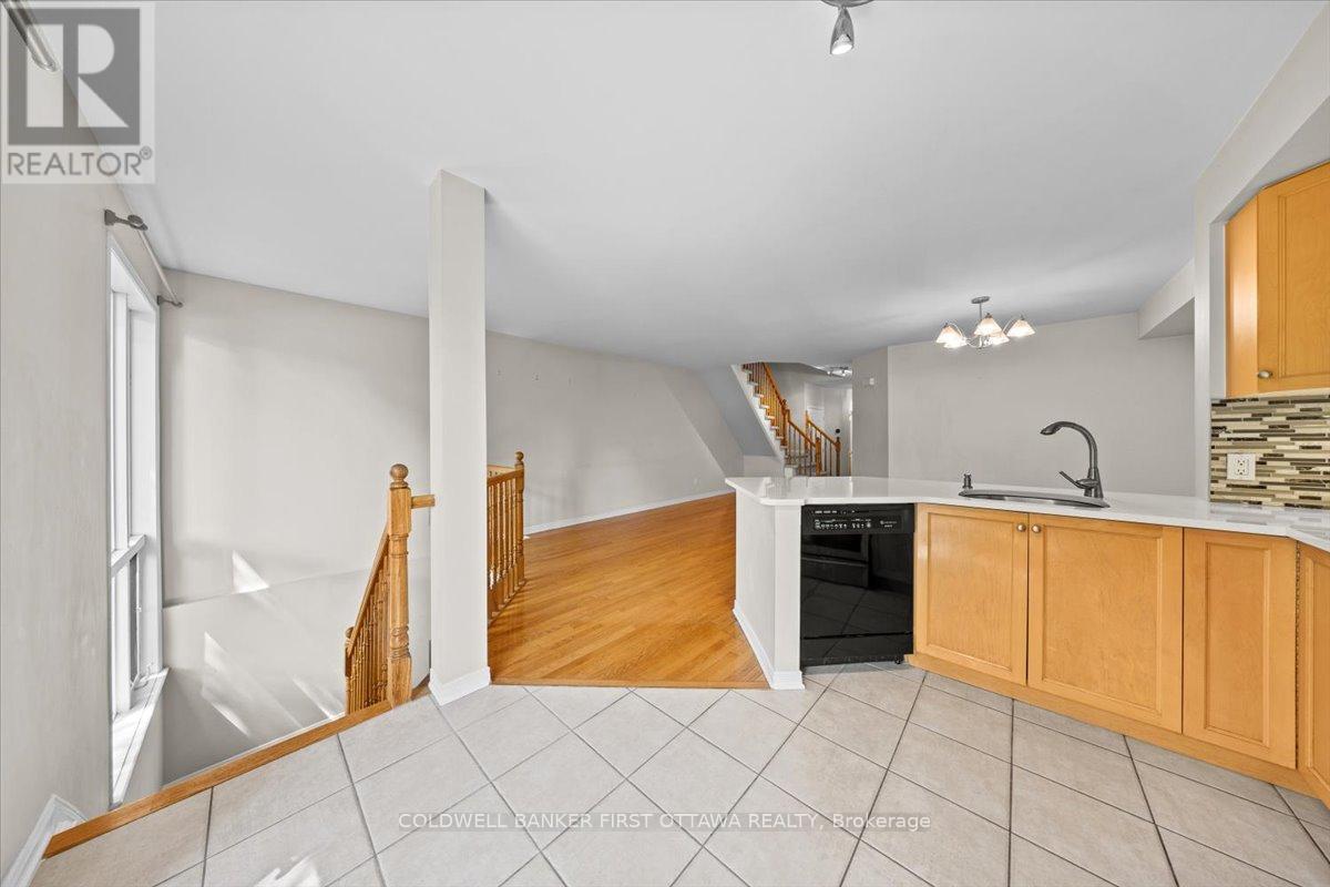 OTTAWA, Ontario, K1J 1J2, CA, 3 Bedrooms Bedrooms, ,1 BathroomBathrooms,Residential,For Sale,1903648