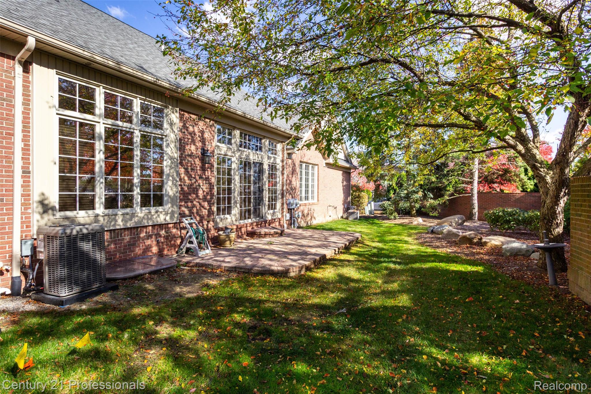 Troy, Michigan, 48098, United States, 2 Bedrooms Bedrooms, ,3 BathroomsBathrooms,Residential,For Sale,1979422