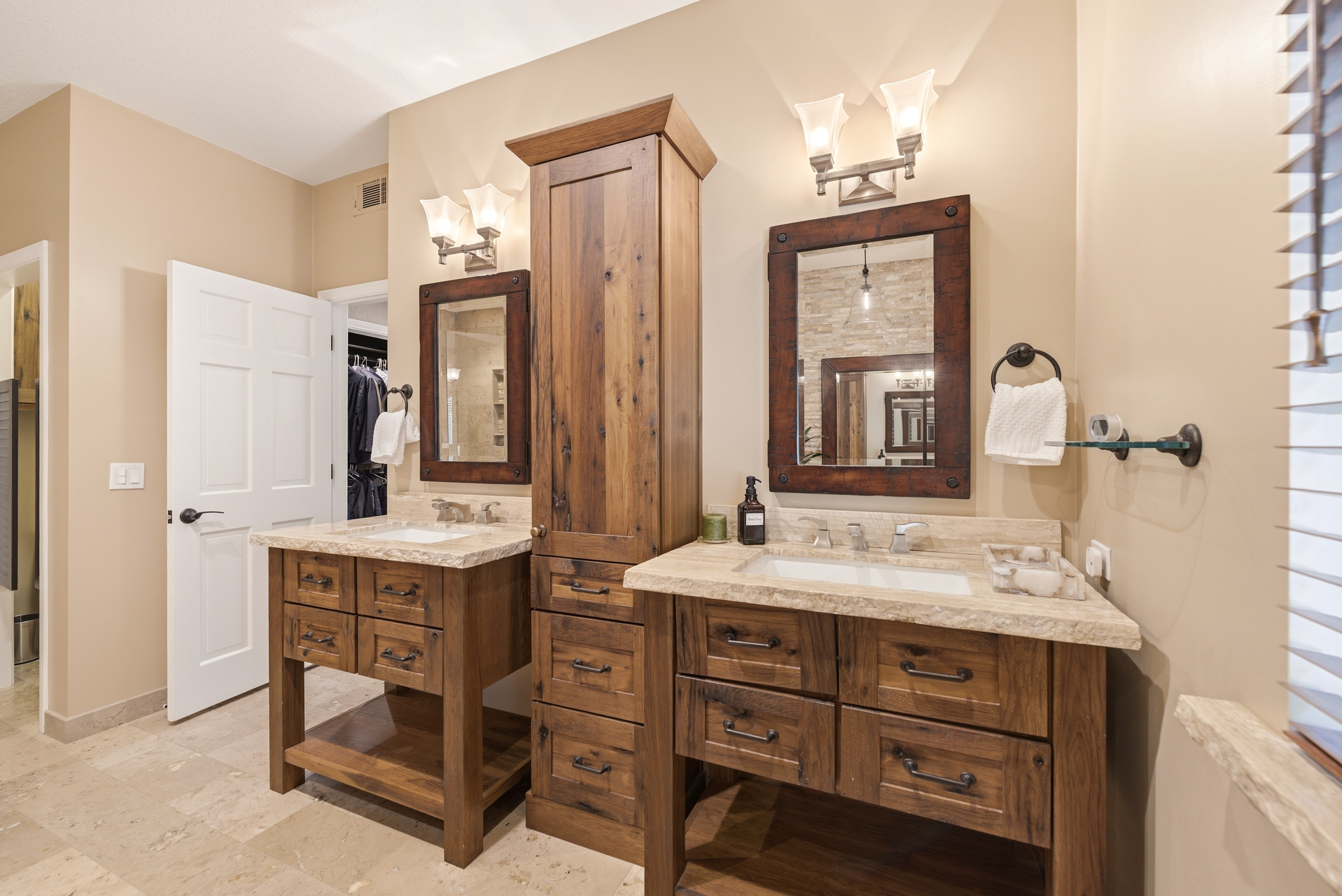  Sprawling Estate in Old Agoura - 物件實景