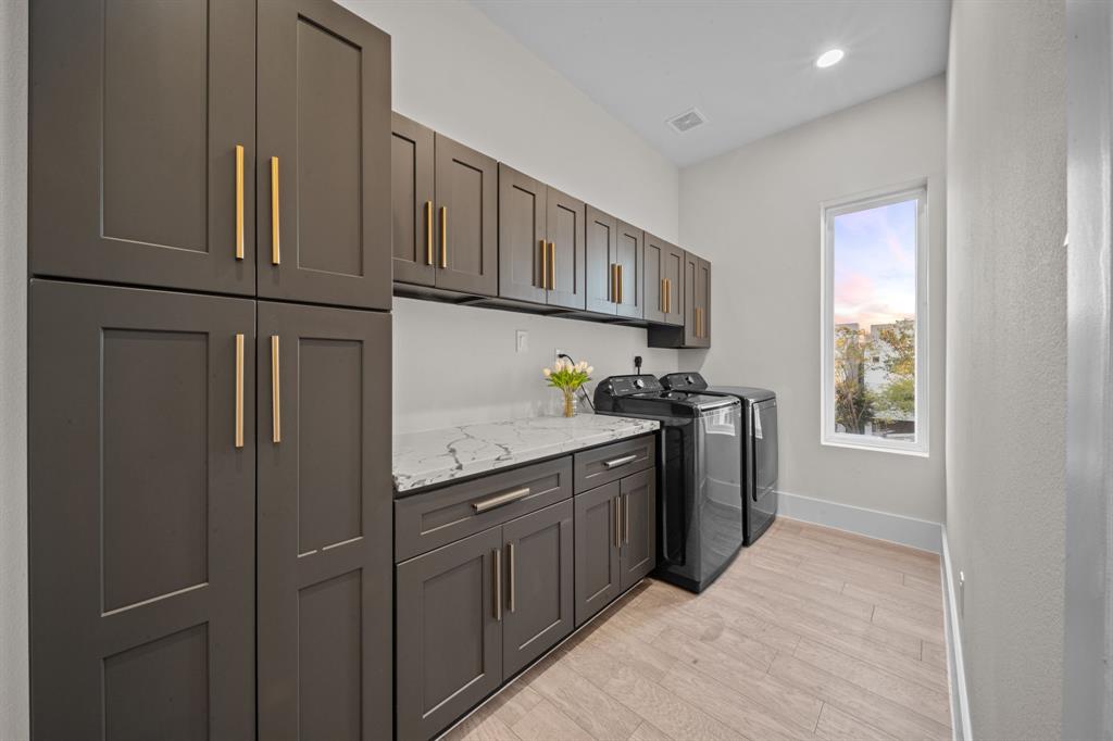 Houston, Texas, 77007, United States, 3 Bedrooms Bedrooms, ,4 BathroomsBathrooms,Residential,For Sale,1723446