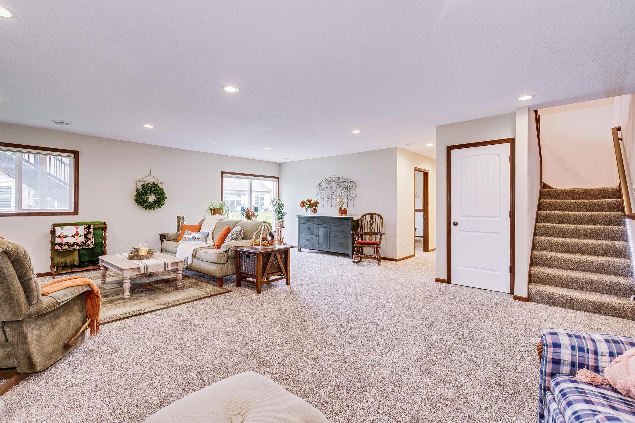 Blaine, Minnesota, 55434, United States, 3 Bedrooms Bedrooms, ,2 BathroomsBathrooms,Residential,For Sale,1933012