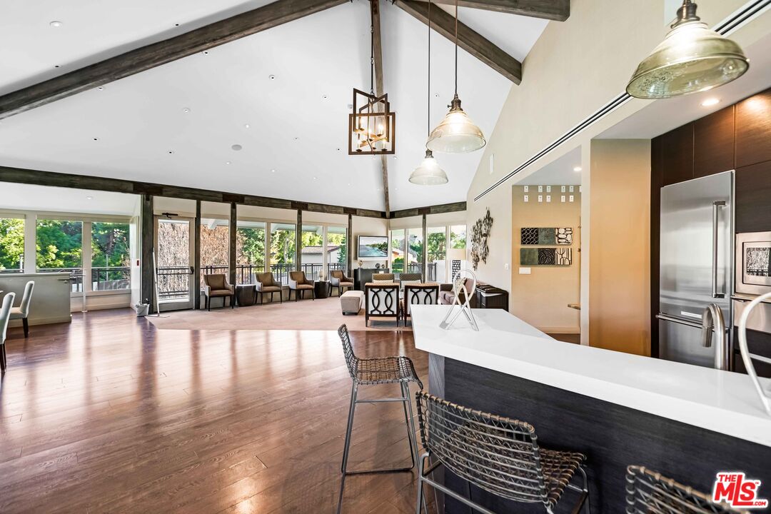 Los Angeles, California, 90077, United States, 5 Bedrooms Bedrooms, ,1 BathroomBathrooms,Residential,For Sale,1987970