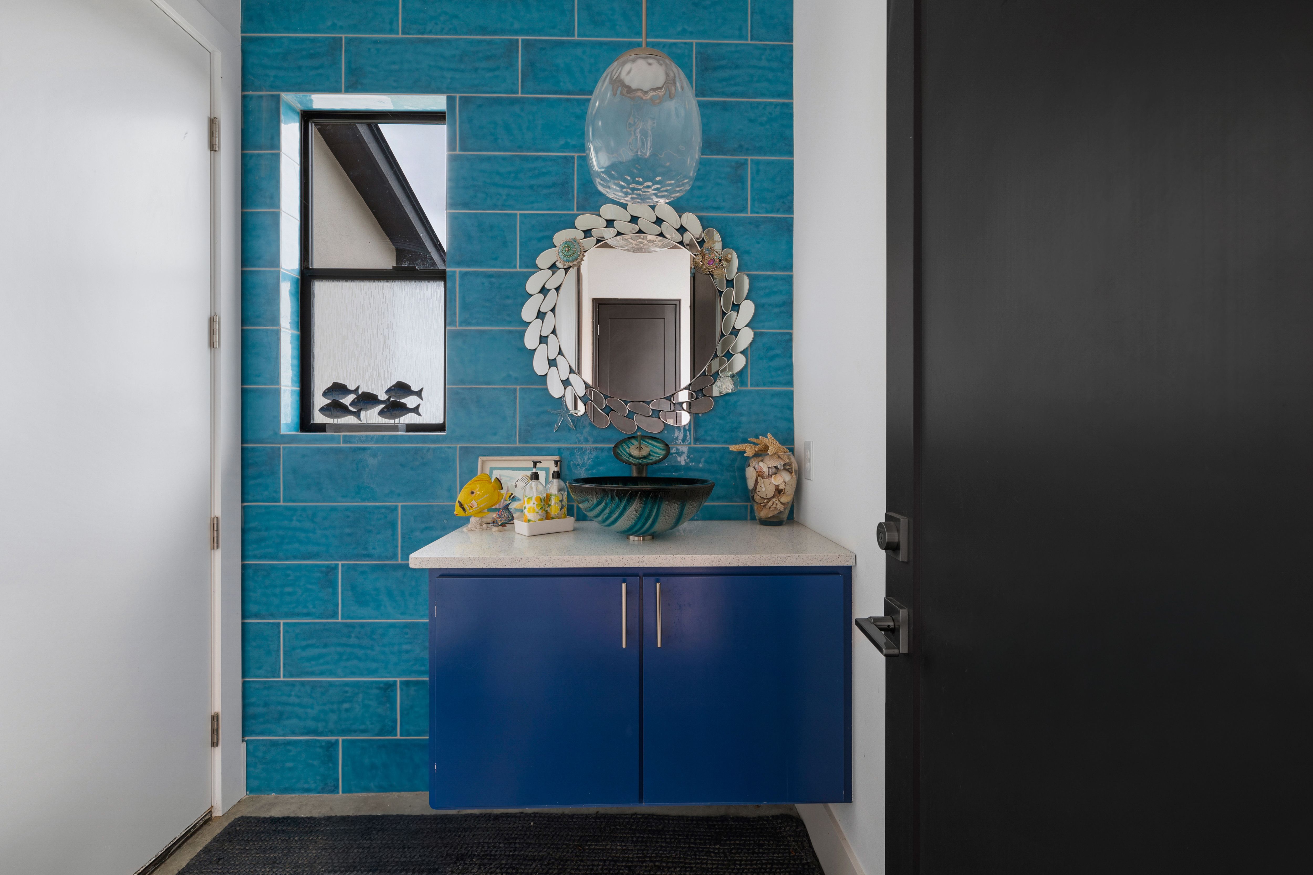  Custom Contemporary with Designer Finishes - 物件實景