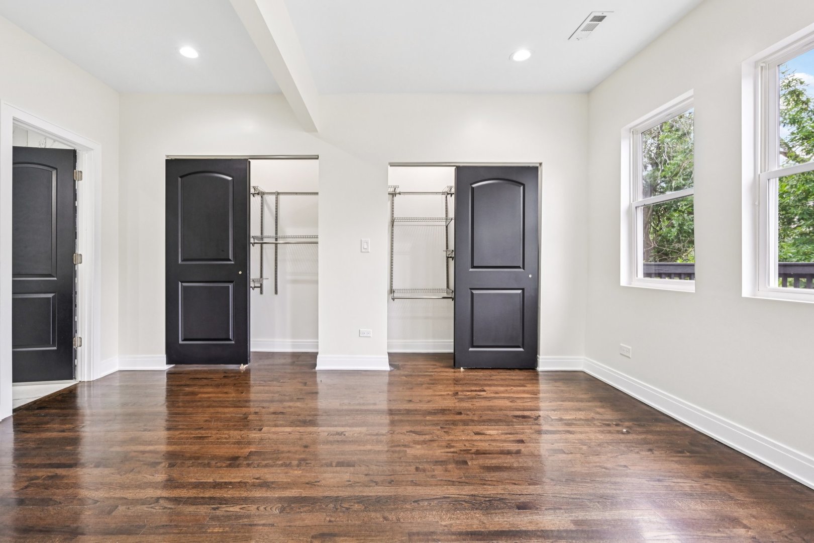 Chicago, Illinois, 60637, United States, 4 Bedrooms Bedrooms, ,4 BathroomsBathrooms,Residential,For Sale,2001250