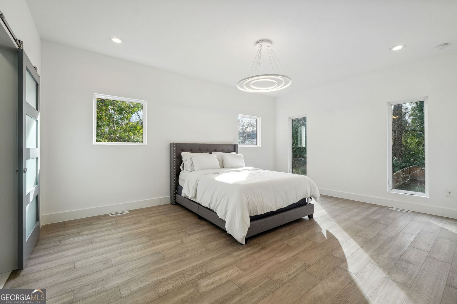 Atlanta, Georgia, 30310, United States, 4 Bedrooms Bedrooms, ,3 BathroomsBathrooms,Residential,For Sale,1892635