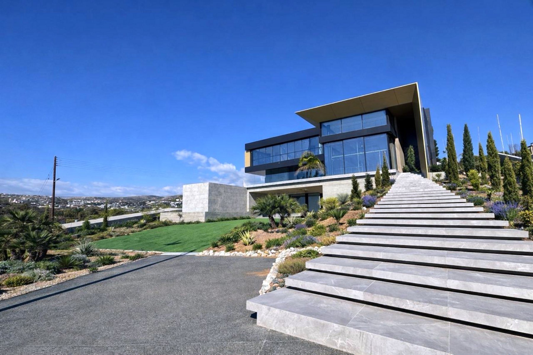  6 Bedroom 3 Level Hillside Villa with Sea Views in Paniotis, Limassol - 物件實景
