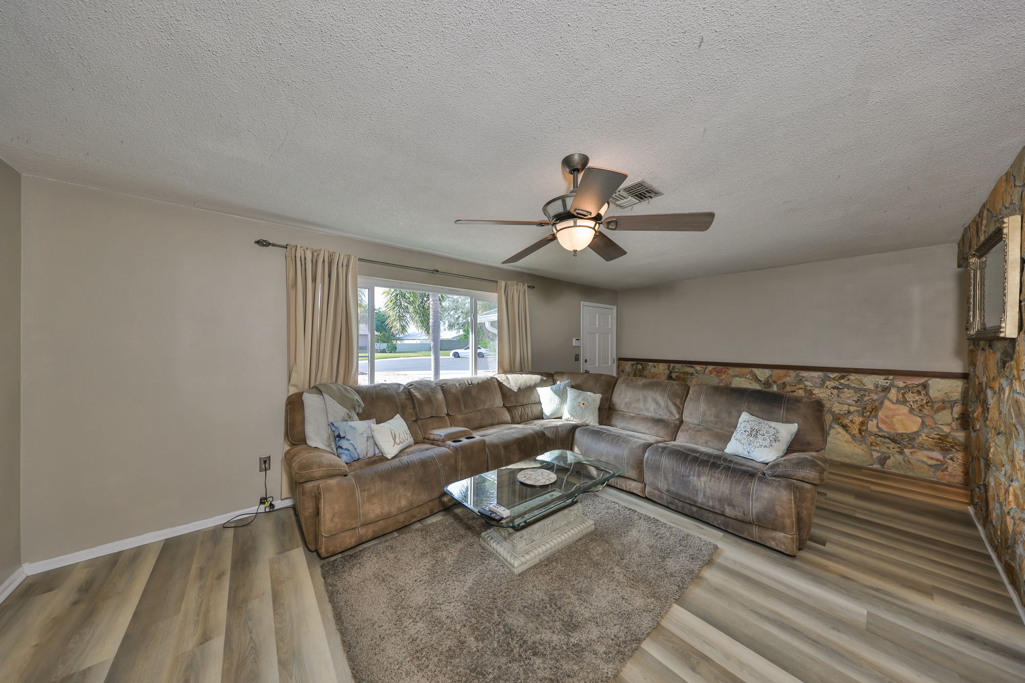 Seminole, Florida, 33772, United States, 4 Bedrooms Bedrooms, ,2 BathroomsBathrooms,Residential,For Sale,2013302