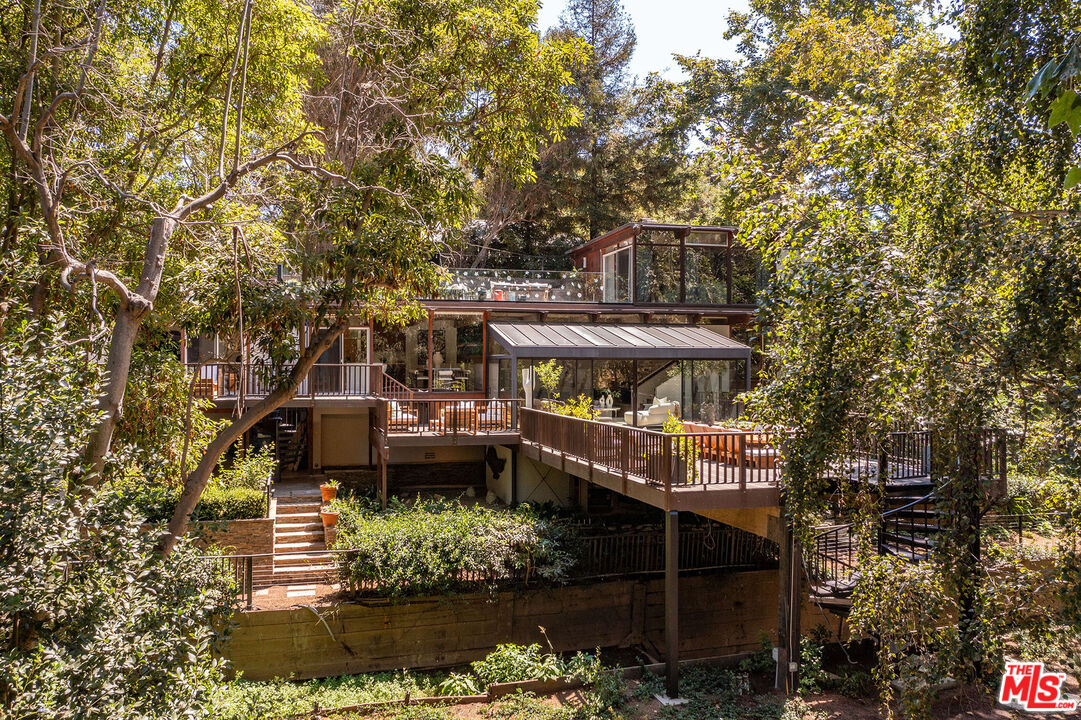 Santa Monica, California, 90402, United States, 7 Bedrooms Bedrooms, ,7 BathroomsBathrooms,Residential,For Sale,1940009