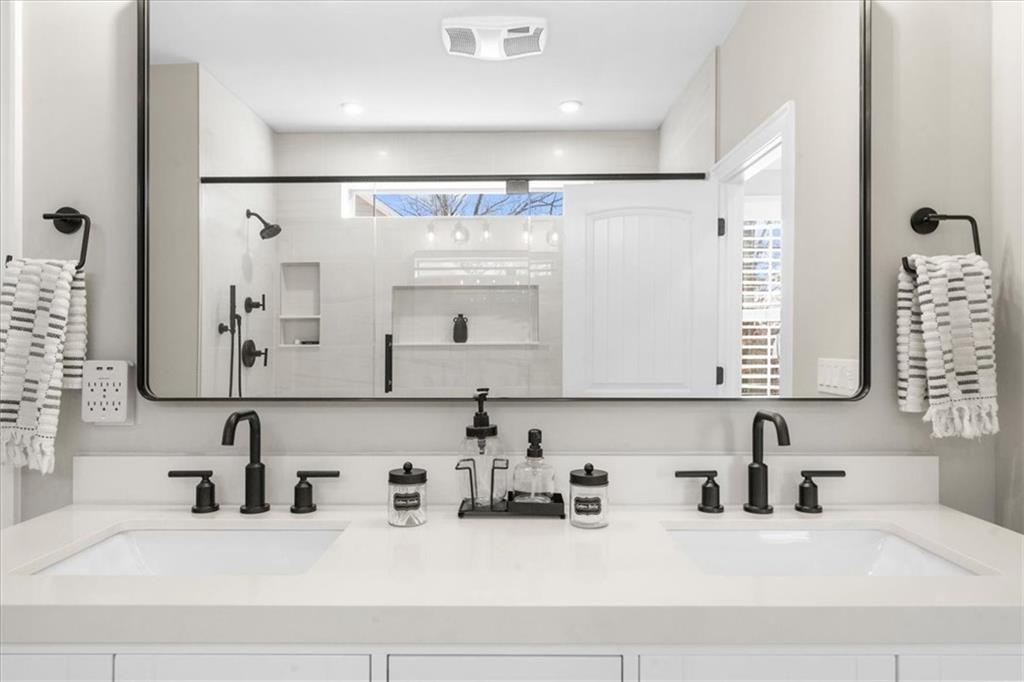 Dawsonville, Georgia, 30534, United States, 6 Bedrooms Bedrooms, ,6 BathroomsBathrooms,Residential,For Sale,1975306