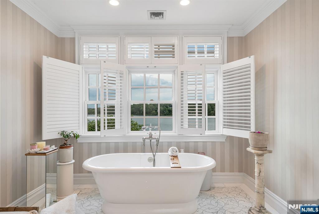 Franklin Lakes, New Jersey, 07417, United States, 6 Bedrooms Bedrooms, ,7 BathroomsBathrooms,Residential,For Sale,1903757