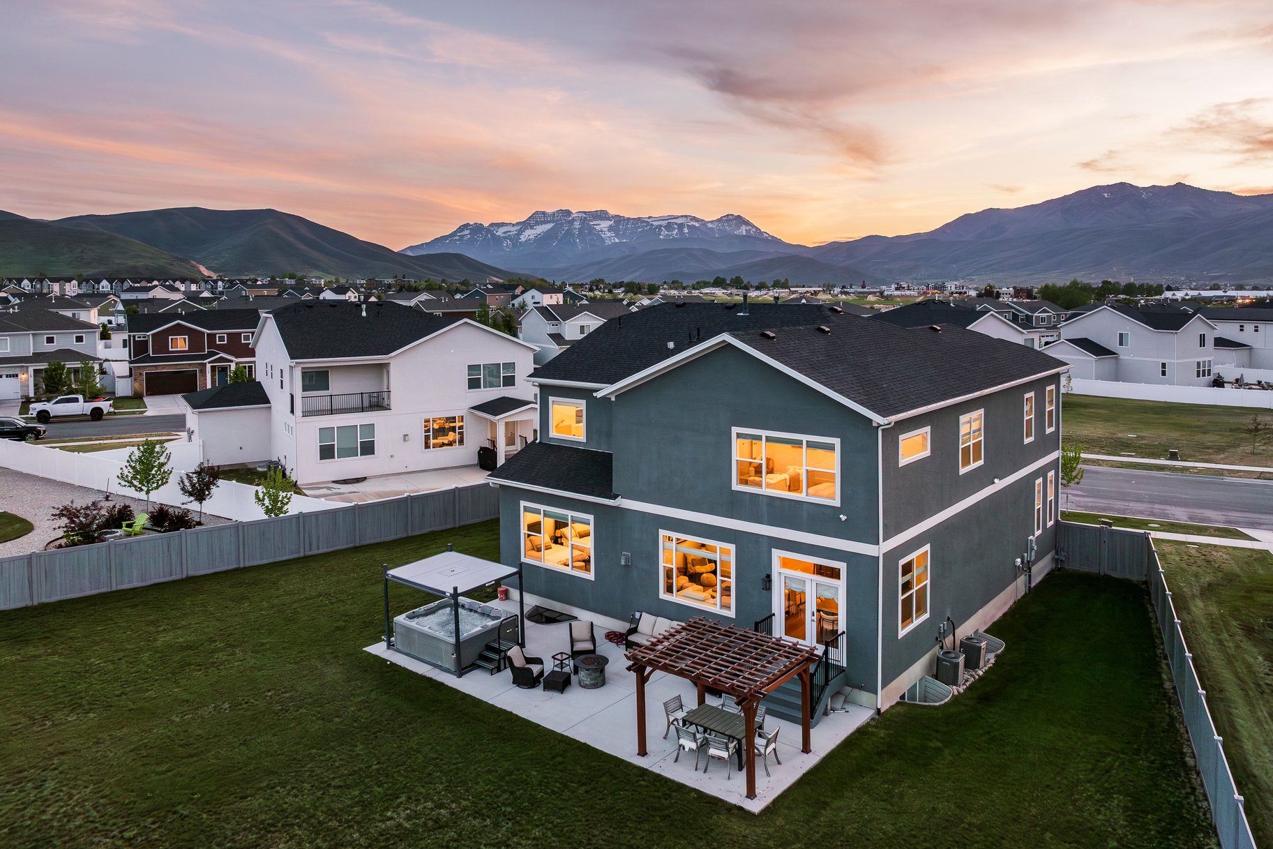  Fully Furnished Luxury Residence with Unmatched Finishes and Views - 物件實景