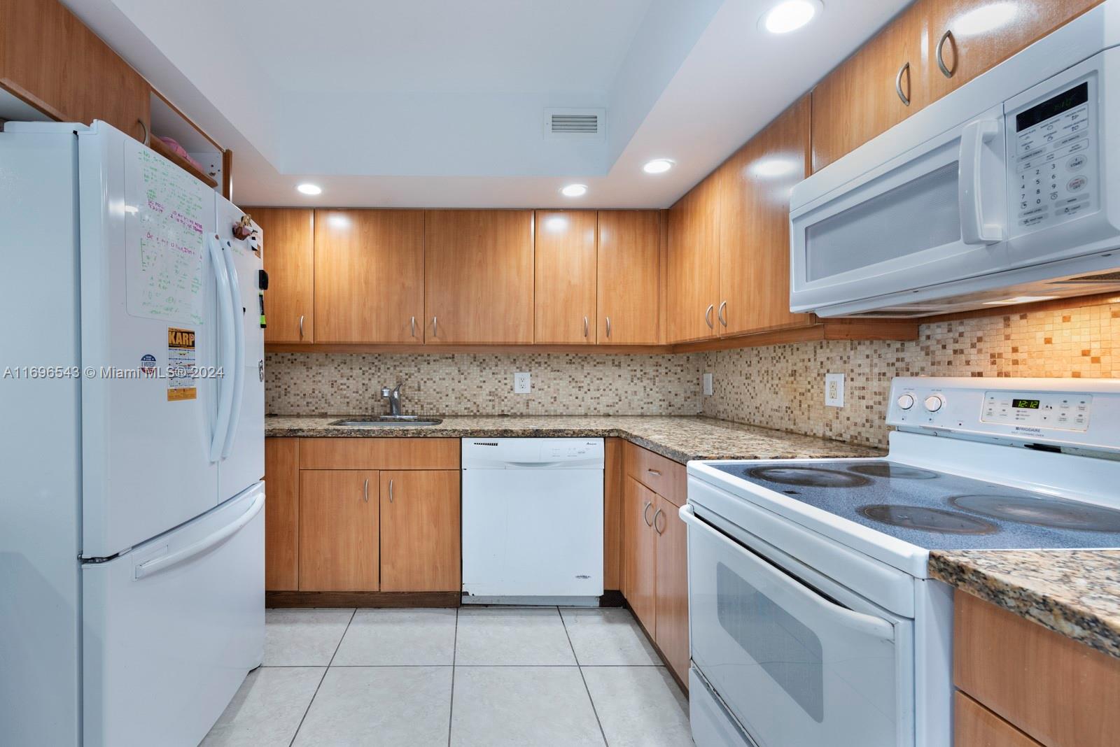 Miami Beach, Florida, 33140, United States, 2 Bedrooms Bedrooms, ,2 BathroomsBathrooms,Residential,For Sale,1712479