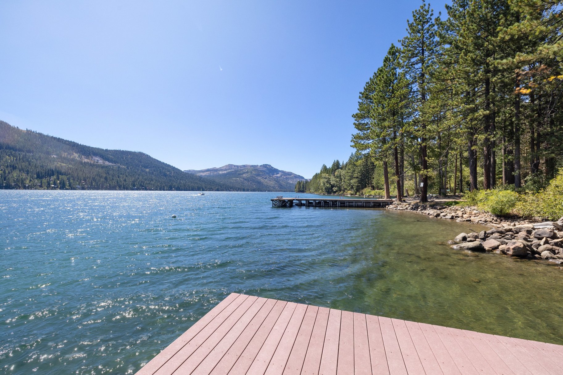  Rare Donner Tract home with private beach and pier access. - 物件實景