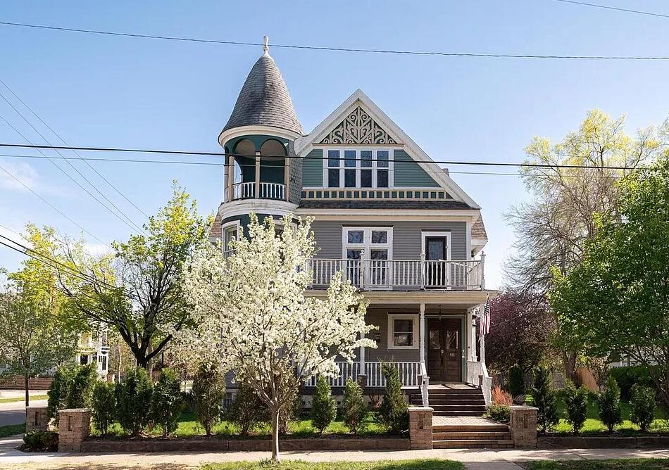 La Crosse, Wisconsin, 54601, United States, 6 Bedrooms Bedrooms, ,5 BathroomsBathrooms,Residential,For Sale,2018389