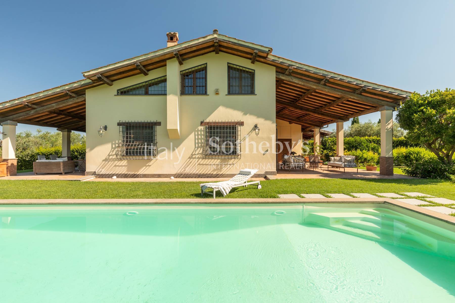  Villa with Stunning Pool and Private Park - 物件實景