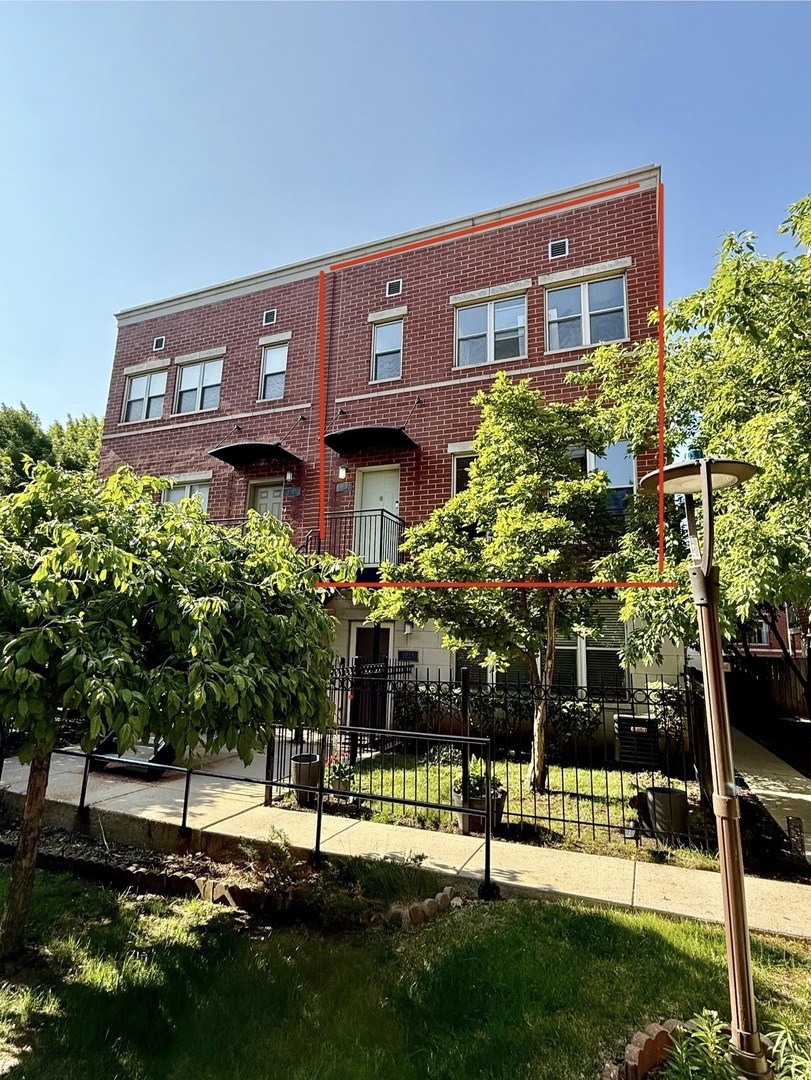 Chicago, Illinois, 60610, United States, 3 Bedrooms Bedrooms, ,3 BathroomsBathrooms,Residential,For Sale,1928687